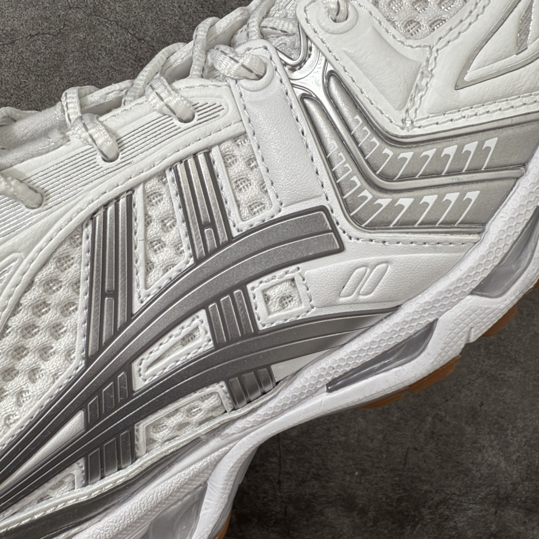 图片[4]-【总裁版】 APC x ASICS Gel-Kayano 14 潮流时尚 舒适百搭防滑耐磨 低帮跑步鞋 男女同款 白色 市场天花板品质 鞋型细节秒杀市场流通版本 知名大厂出品 原版开发 细节完美把控 独家私模五层组合大底 原厂定制缓震硅胶加持 原盒原配 官方四联吊牌 一比一同步原鞋工艺和用料 后跟一样采用了GEL缓震胶 整体系列设计非常的科技感！ 锻炼跑步的同时让你一样时尚百搭！ 设计师 Hidenori Yamashita 以「Flash」一词为灵感，创造出未来感金属色鞋面，改造升级内在性能，由内而外全面革新，为 GEL-KAYANO 家族传承及经典跑鞋文化的延续，创下里程碑式作品。ASICS GEL – KAYANO 14 跑鞋重新诠释了复古的跑步形状，并以其 2000 年代后期的美学理念重新铺装，银色与蓝色的鞋面极为高档.网面铺陈与鞋面、鞋头多处细节位增添了透气性。ASICS GEL – KAYANO 14的鞋后跟部中底上以及多密度耐磨鞋底增加了 GEL 缓震胶，提供高抗冲击性、缓冲性、可保护脚部免受地面冲击的影响，穿着舒适性十足「入手同款」 尺码：36 37 37.5 38 39 39.5 40.5 41.5 42 42.5 43.5 44 45 46-选品中心