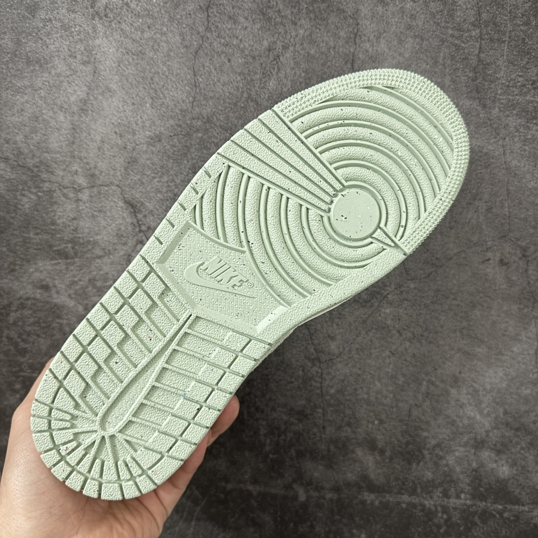 图片[9]-【H11纯原】Nike Air Jordan 1 Low OG AJ1舒适贴合 防滑耐磨 低帮 复古篮球鞋 男女同款 白浅绿 货号：FN5214-131 H11纯原外贸平台特供订单 全套原纸板楦头开发 原厂特供材料配套加持 确保原汁原味 完美呈现版型 原档数据独家私模大底 男女鞋同步官方开发至47.5 原装进口轻量化鞋垫 进口港宝加持 后跟自然饱满 还原公司包裹性 鞋面采用原装数据贴合技术 全方位贴合包裹脚型 鞋跟部鞋底牵引设计 提供强大的抓地性能 更适应不同实战场地路面 尺码：35.5 36 36.5 37.5 38 38.5 39 40 40.5 41 42 42.5 43 44 45 46 47.5-选品中心