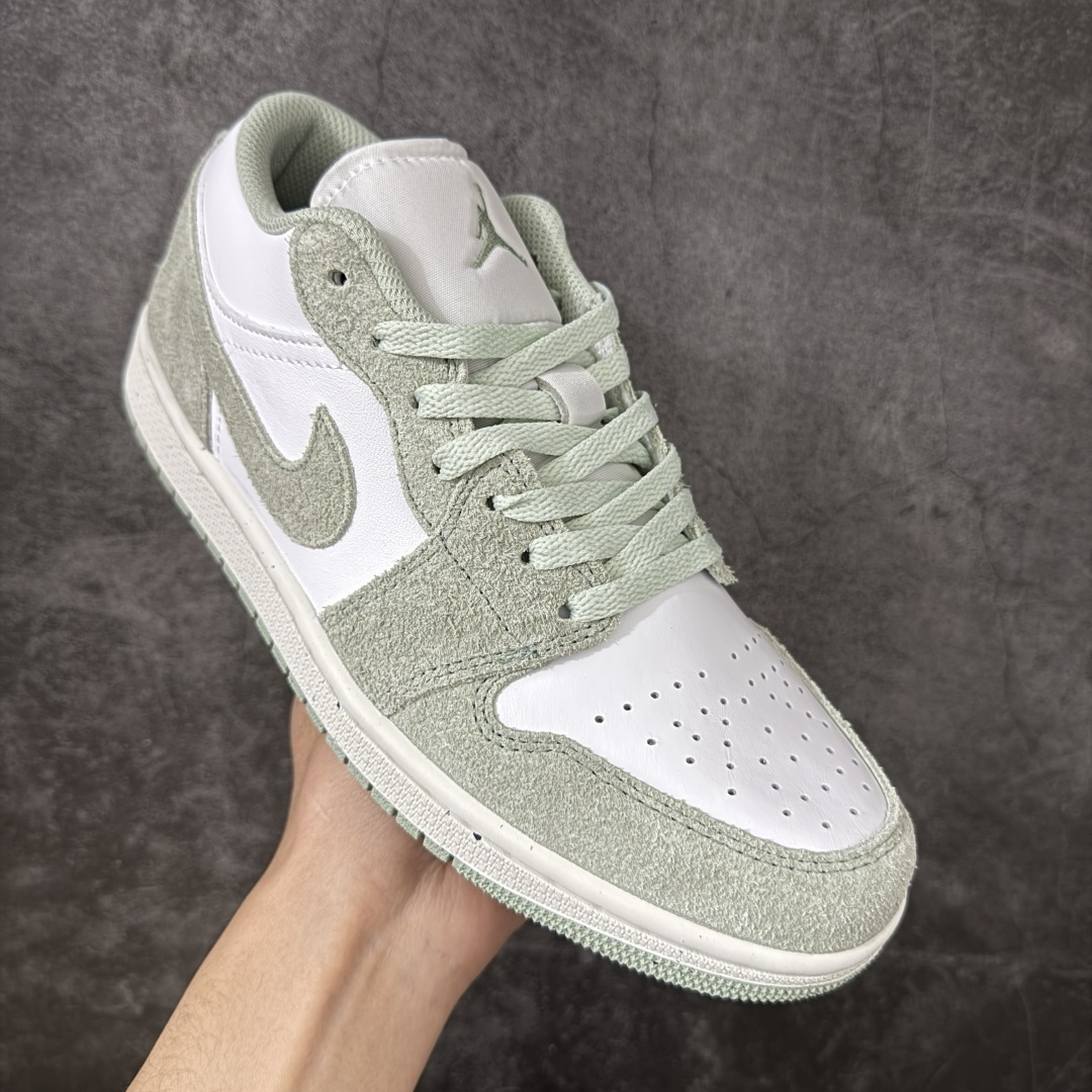 图片[3]-【H11纯原】Nike Air Jordan 1 Low OG AJ1舒适贴合 防滑耐磨 低帮 复古篮球鞋 男女同款 白浅绿 货号：FN5214-131 H11纯原外贸平台特供订单 全套原纸板楦头开发 原厂特供材料配套加持 确保原汁原味 完美呈现版型 原档数据独家私模大底 男女鞋同步官方开发至47.5 原装进口轻量化鞋垫 进口港宝加持 后跟自然饱满 还原公司包裹性 鞋面采用原装数据贴合技术 全方位贴合包裹脚型 鞋跟部鞋底牵引设计 提供强大的抓地性能 更适应不同实战场地路面 尺码：35.5 36 36.5 37.5 38 38.5 39 40 40.5 41 42 42.5 43 44 45 46 47.5-选品中心