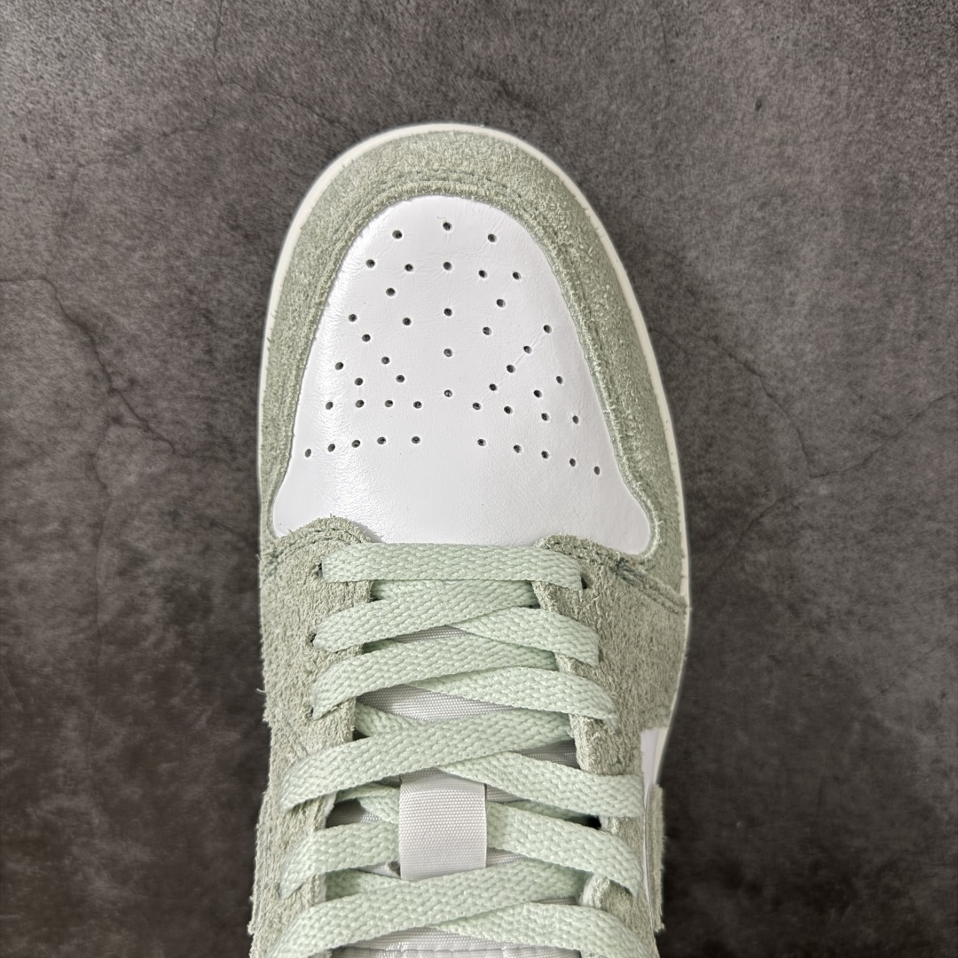 图片[5]-【H11纯原】Nike Air Jordan 1 Low OG AJ1舒适贴合 防滑耐磨 低帮 复古篮球鞋 男女同款 白浅绿 货号：FN5214-131 H11纯原外贸平台特供订单 全套原纸板楦头开发 原厂特供材料配套加持 确保原汁原味 完美呈现版型 原档数据独家私模大底 男女鞋同步官方开发至47.5 原装进口轻量化鞋垫 进口港宝加持 后跟自然饱满 还原公司包裹性 鞋面采用原装数据贴合技术 全方位贴合包裹脚型 鞋跟部鞋底牵引设计 提供强大的抓地性能 更适应不同实战场地路面 尺码：35.5 36 36.5 37.5 38 38.5 39 40 40.5 41 42 42.5 43 44 45 46 47.5-选品中心