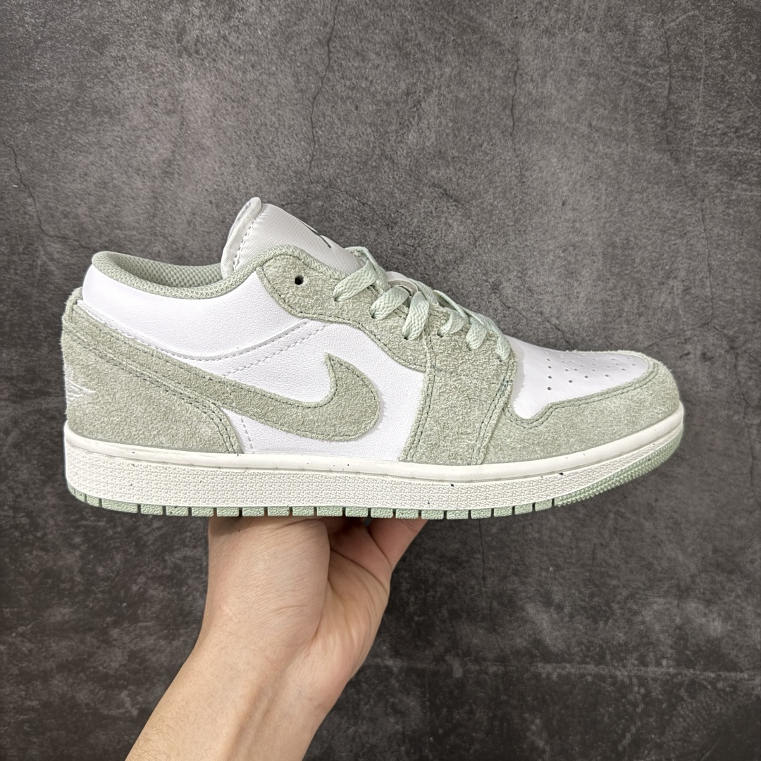 【H11纯原】Nike Air Jordan 1 Low OG AJ1舒适贴合 防滑耐磨 低帮 复古篮球鞋 男女同款 白浅绿 货号：FN5214-131 H11纯原外贸平台特供订单 全套原纸板楦头开发 原厂特供材料配套加持 确保原汁原味 完美呈现版型 原档数据独家私模大底 男女鞋同步官方开发至47.5 原装进口轻量化鞋垫 进口港宝加持 后跟自然饱满 还原公司包裹性 鞋面采用原装数据贴合技术 全方位贴合包裹脚型 鞋跟部鞋底牵引设计 提供强大的抓地性能 更适应不同实战场地路面 尺码：35.5 36 36.5 37.5 38 38.5 39 40 40.5 41 42 42.5 43 44 45 46 47.5-选品中心
