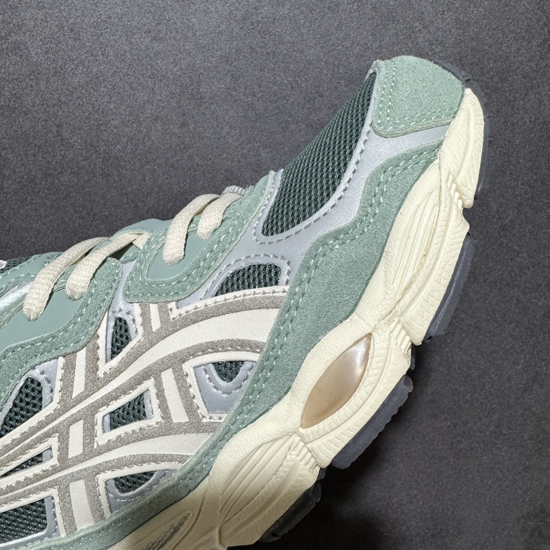 图片[5]-【公司级】AsicsGel-NYC C复古单品 2025年新款 亚瑟士ASICSTIGER 新款休闲鞋 厚底街头运动休闲鞋，ASICS亚瑟士推出全新GEL-NYC，彰显纽约都市活力。这次的新系列融入了多个版本GEL的经典设计风格，广受好评。其设计灵感来源于GEL-NIMBUS 3,GEL-MC PLUS V 和 GEL-CUMULUS 16 这些往日经典鞋款。GEL-NYC使用GEL-CUMULUS 16鞋款的鞋楦设计,展现了独特的现代化美学。鞋底采用了轻质发泡材料,并在后跟和前掌处采用了ASICS亚瑟士核心科技——GEL缓震胶,赋予鞋款强大的缓冲性能,提供了更柔软舒适的穿着体验。而在原有设计的启发之上,此次鞋款采用更贴合当今潮流趋势的材料和创新技术,展现出纽约充满活力的都市精神。 货号：1203A383-302 尺码：36-45-选品中心