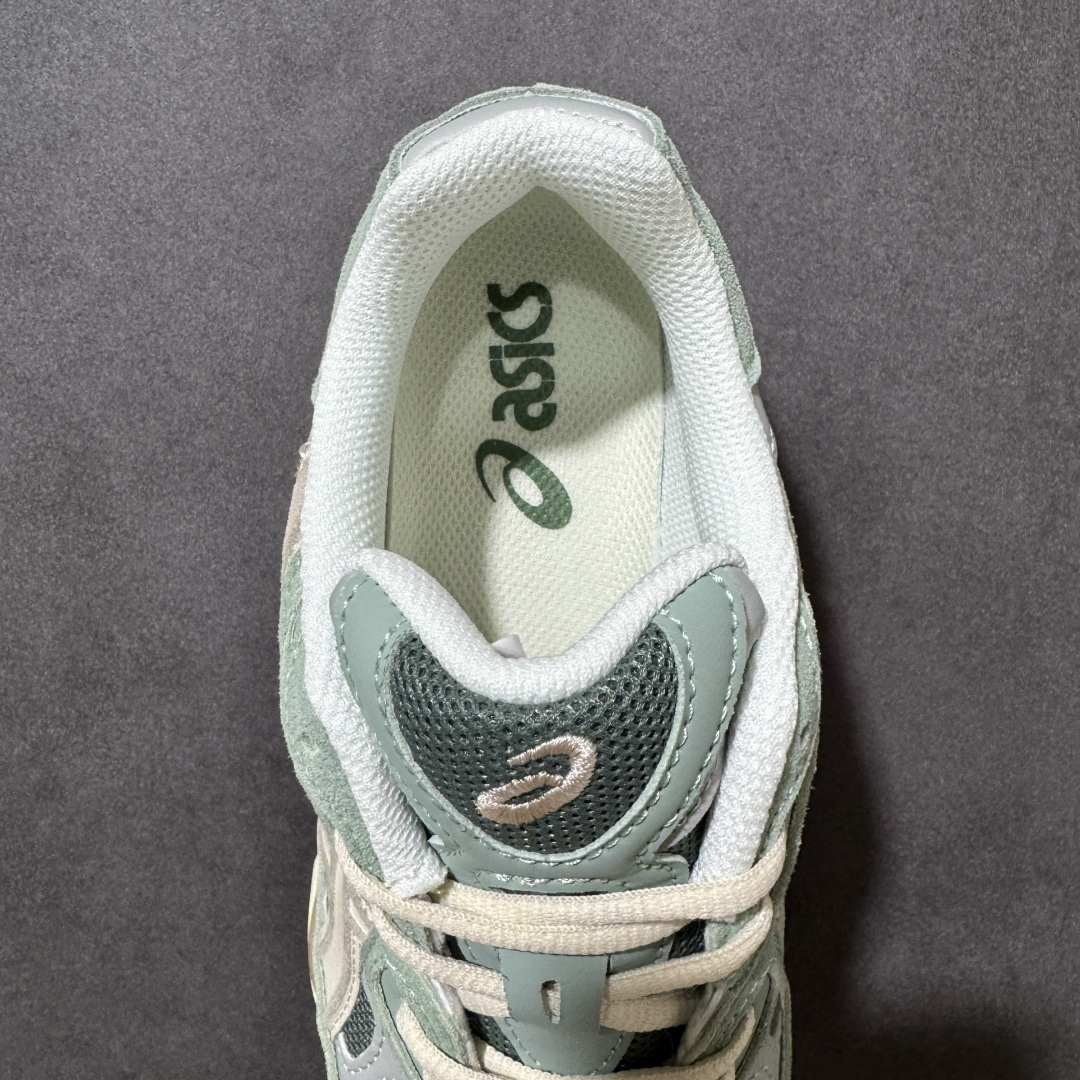 图片[7]-【公司级】AsicsGel-NYC C复古单品 2025年新款 亚瑟士ASICSTIGER 新款休闲鞋 厚底街头运动休闲鞋，ASICS亚瑟士推出全新GEL-NYC，彰显纽约都市活力。这次的新系列融入了多个版本GEL的经典设计风格，广受好评。其设计灵感来源于GEL-NIMBUS 3,GEL-MC PLUS V 和 GEL-CUMULUS 16 这些往日经典鞋款。GEL-NYC使用GEL-CUMULUS 16鞋款的鞋楦设计,展现了独特的现代化美学。鞋底采用了轻质发泡材料,并在后跟和前掌处采用了ASICS亚瑟士核心科技——GEL缓震胶,赋予鞋款强大的缓冲性能,提供了更柔软舒适的穿着体验。而在原有设计的启发之上,此次鞋款采用更贴合当今潮流趋势的材料和创新技术,展现出纽约充满活力的都市精神。 货号：1203A383-302 尺码：36-45-选品中心