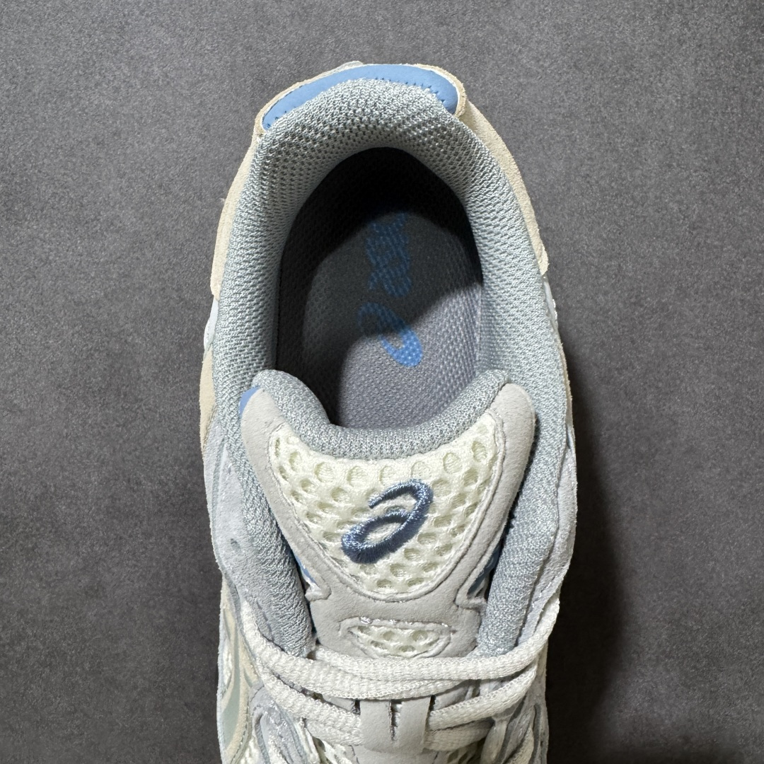 图片[7]-【公司级】AsicsGel-NYC C复古单品 2025年新款 亚瑟士ASICSTIGER 新款休闲鞋 厚底街头运动休闲鞋，ASICS亚瑟士推出全新GEL-NYC，彰显纽约都市活力。这次的新系列融入了多个版本GEL的经典设计风格，广受好评。其设计灵感来源于GEL-NIMBUS 3,GEL-MC PLUS V 和 GEL-CUMULUS 16 这些往日经典鞋款。GEL-NYC使用GEL-CUMULUS 16鞋款的鞋楦设计,展现了独特的现代化美学。鞋底采用了轻质发泡材料,并在后跟和前掌处采用了ASICS亚瑟士核心科技——GEL缓震胶,赋予鞋款强大的缓冲性能,提供了更柔软舒适的穿着体验。而在原有设计的启发之上,此次鞋款采用更贴合当今潮流趋势的材料和创新技术,展现出纽约充满活力的都市精神。 货号：1203A372-600 尺码：36-45-选品中心