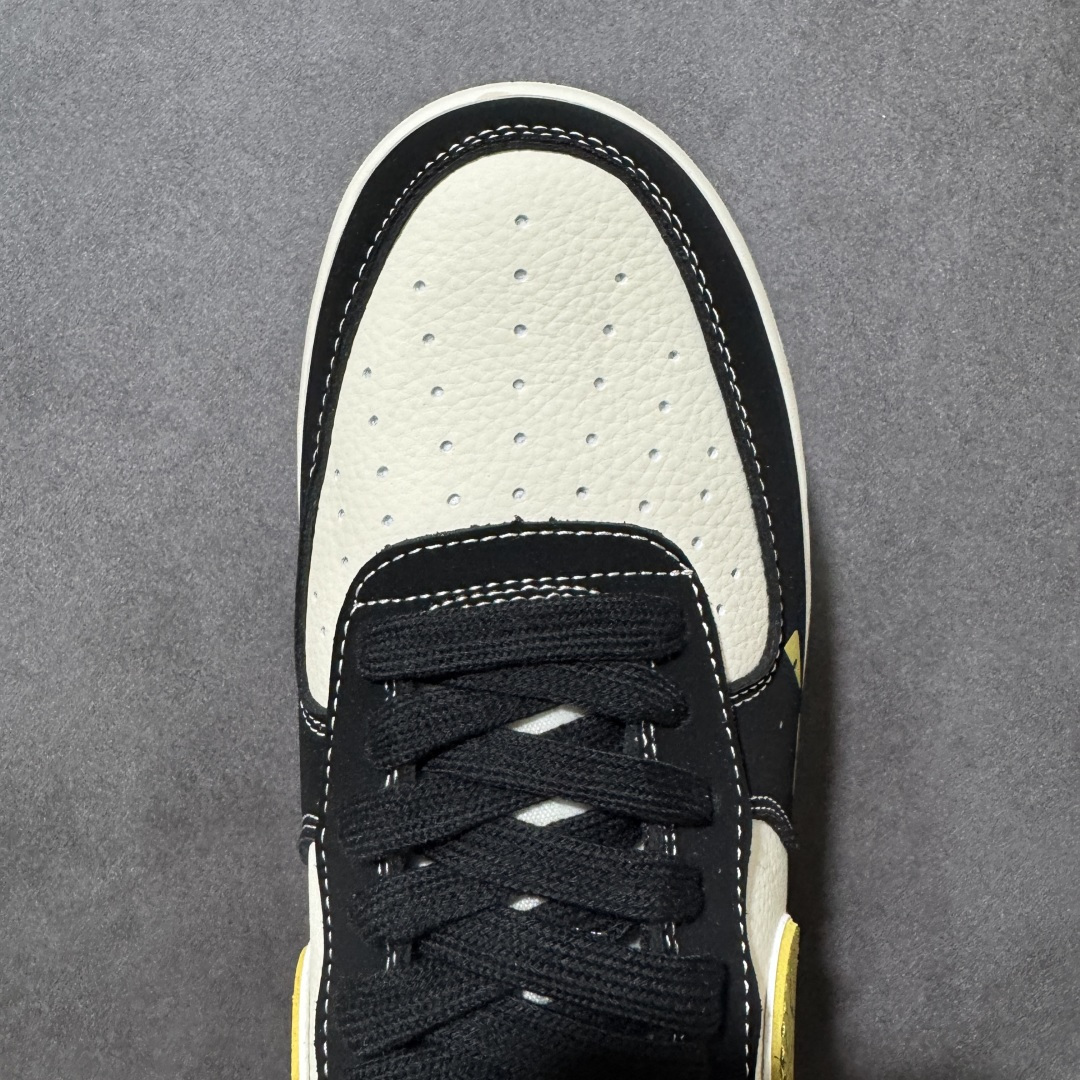图片[8]-【定制版】鬼脸小怪兽！Nike Air Force 1 Low（芬迪联名）空军一号 爆款高端定制 采用黑白拼接经典又百搭，鞋侧勾采用醒目的黄色，上面印有重复的鬼脸图案，鞋头区域印有一双黄色的“小怪兽”眼睛，整体风格搞怪又充满个性。定制鞋盒 超高清洁度 细节完美 货号：BK1916-006 尺码：36 36.5 37.5 38 38.5 39 40 40.5 41 42 42.5 43 44 44.5 45-选品中心