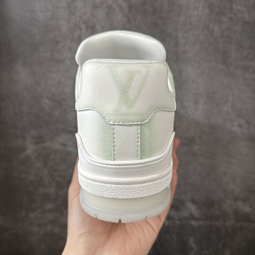 图片[4]-【莞产礼盒版本】LV Louis Vuitton Trainer 限定联名 休闲板鞋 代购级别 ZP级全套包装 原版购入历时近两个月开发打造！ 经典多拼色超好看 原版完美楦型 调试了两个月 鞋面独家订制压纹粒面小牛皮 大底TPU、模具费2w+ 质感媲美原版 垫脚聚米微料加透气英伦网布 细节原版一致 ❗️请注意区分市面通货材料 版型 包装配件 尺码： 35-45-选品中心