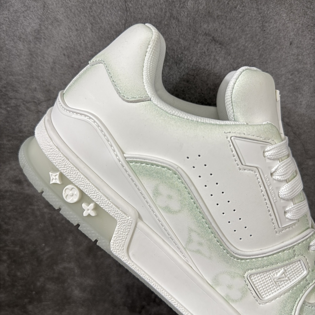 图片[7]-【莞产礼盒版本】LV Louis Vuitton Trainer 限定联名 休闲板鞋 代购级别 ZP级全套包装 原版购入历时近两个月开发打造！ 经典多拼色超好看 原版完美楦型 调试了两个月 鞋面独家订制压纹粒面小牛皮 大底TPU、模具费2w+ 质感媲美原版 垫脚聚米微料加透气英伦网布 细节原版一致 ❗️请注意区分市面通货材料 版型 包装配件 尺码： 35-45-选品中心