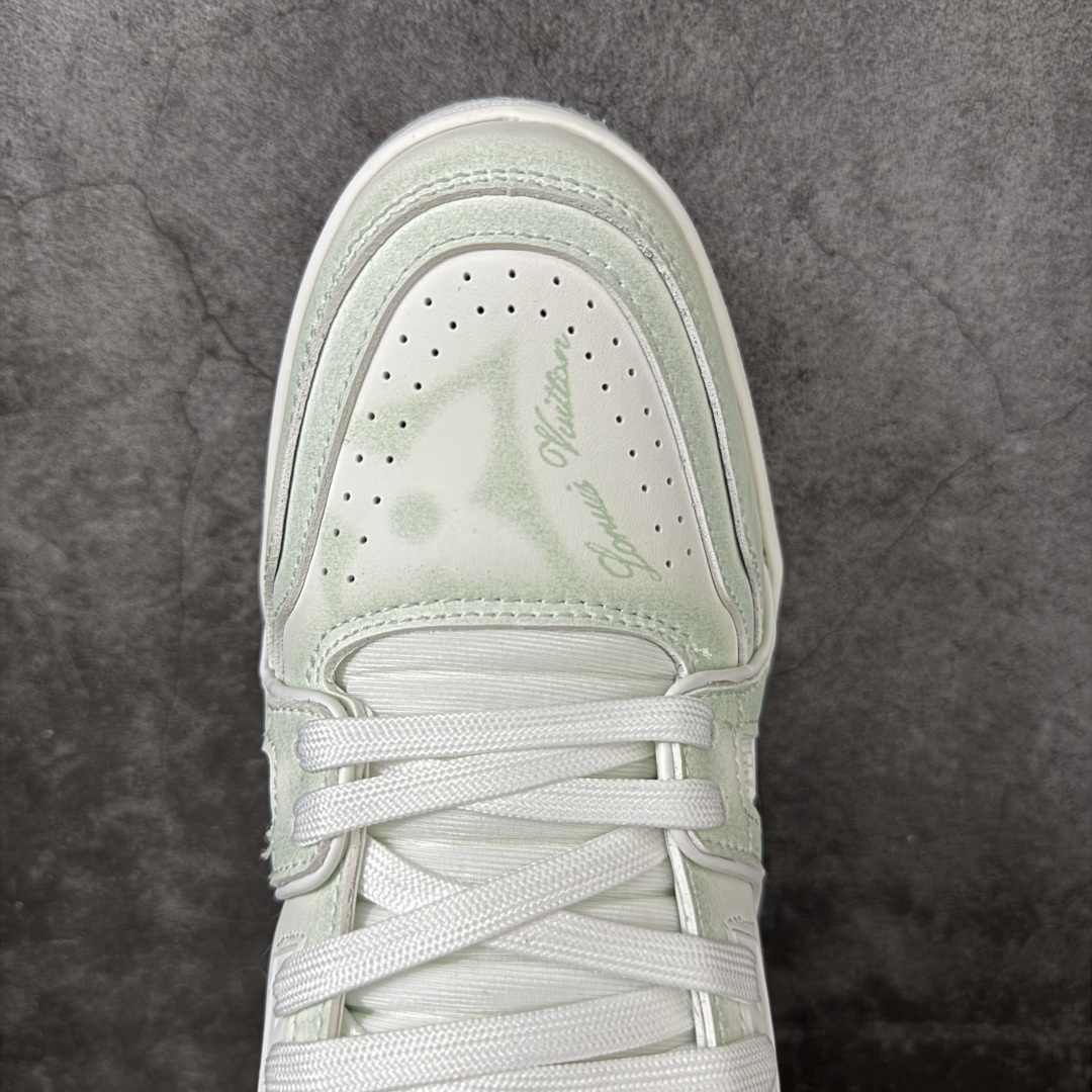 图片[5]-【莞产礼盒版本】LV Louis Vuitton Trainer 限定联名 休闲板鞋 代购级别 ZP级全套包装 原版购入历时近两个月开发打造！ 经典多拼色超好看 原版完美楦型 调试了两个月 鞋面独家订制压纹粒面小牛皮 大底TPU、模具费2w+ 质感媲美原版 垫脚聚米微料加透气英伦网布 细节原版一致 ❗️请注意区分市面通货材料 版型 包装配件 尺码： 35-45-选品中心