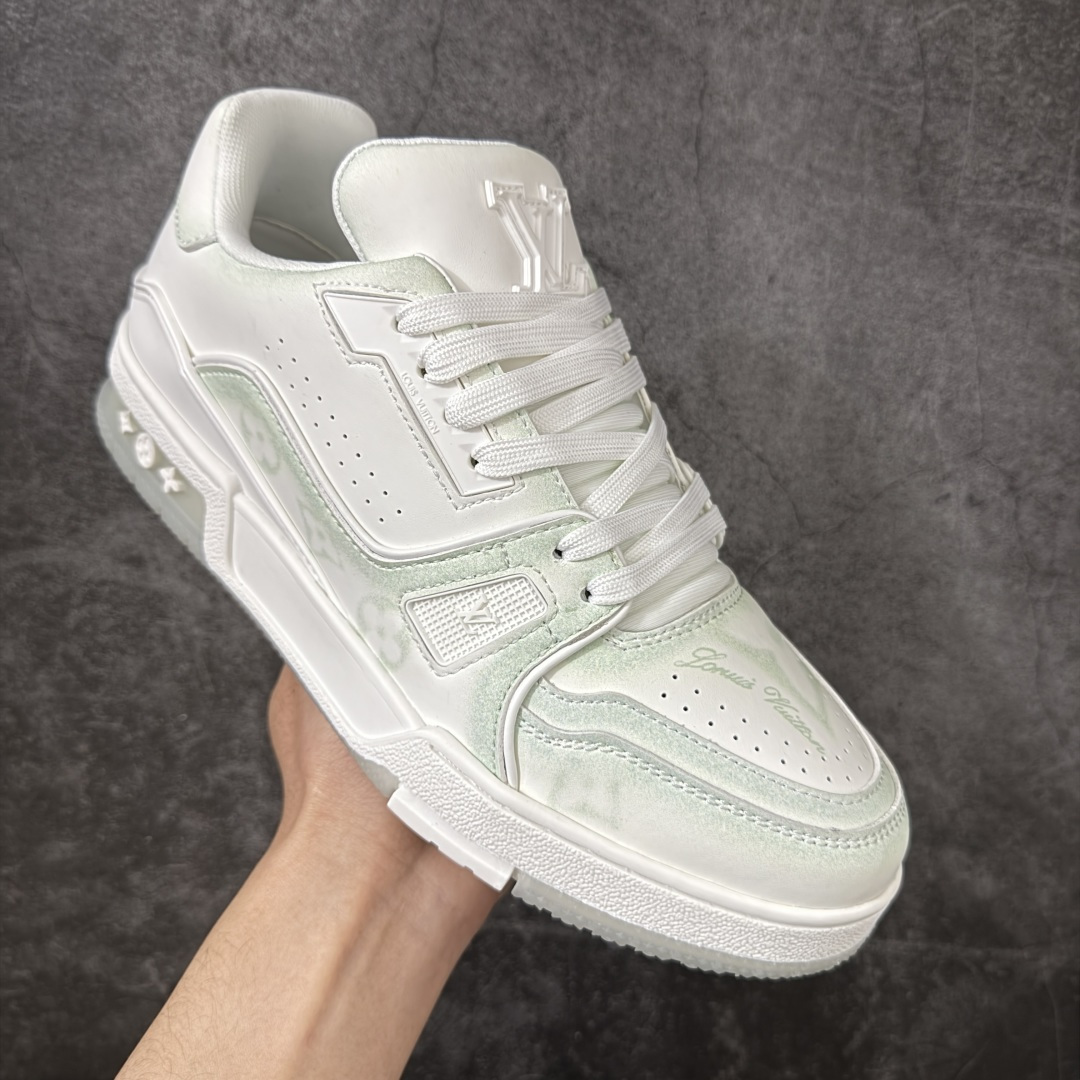 图片[3]-【莞产礼盒版本】LV Louis Vuitton Trainer 限定联名 休闲板鞋 代购级别 ZP级全套包装 原版购入历时近两个月开发打造！ 经典多拼色超好看 原版完美楦型 调试了两个月 鞋面独家订制压纹粒面小牛皮 大底TPU、模具费2w+ 质感媲美原版 垫脚聚米微料加透气英伦网布 细节原版一致 ❗️请注意区分市面通货材料 版型 包装配件 尺码： 35-45-选品中心