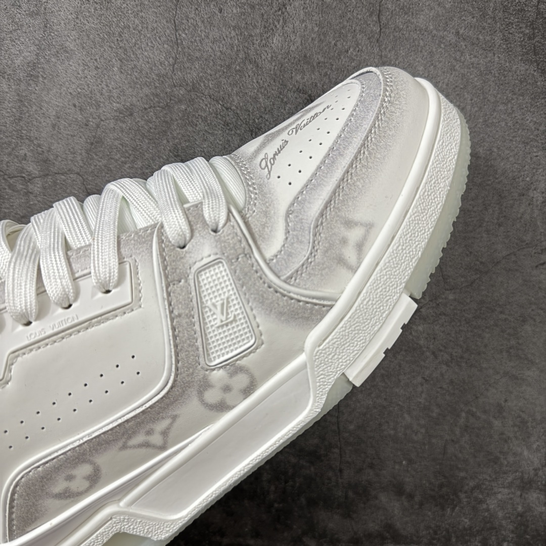 图片[6]-【莞产礼盒版本】LV Louis Vuitton Trainer 限定联名 休闲板鞋 代购级别 ZP级全套包装 原版购入历时近两个月开发打造！ 经典多拼色超好看 原版完美楦型 调试了两个月 鞋面独家订制压纹粒面小牛皮 大底TPU、模具费2w+ 质感媲美原版 垫脚聚米微料加透气英伦网布 细节原版一致 ❗️请注意区分市面通货材料 版型 包装配件 尺码： 35-45-选品中心