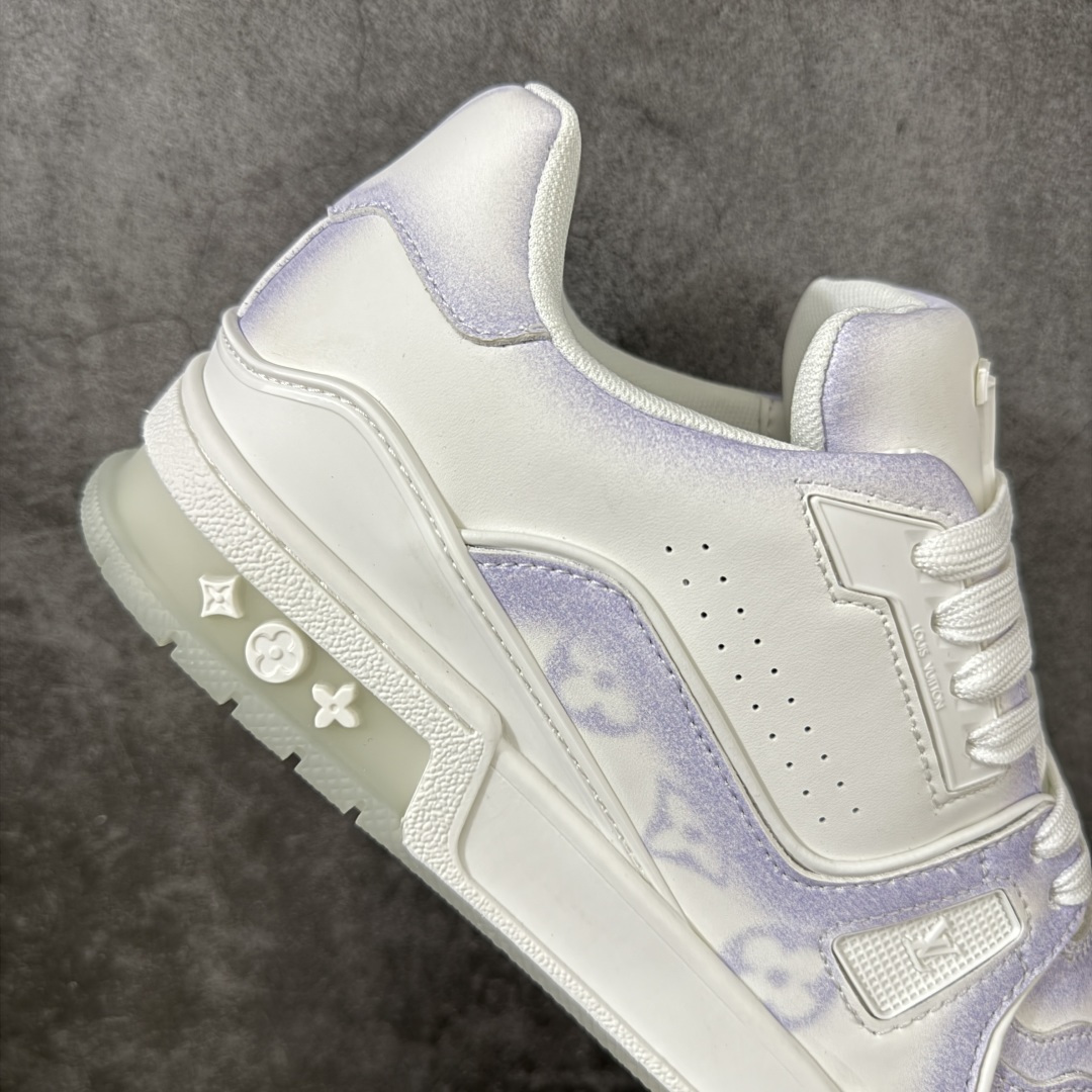 图片[7]-【莞产礼盒版本】LV Louis Vuitton Trainer 限定联名 休闲板鞋 代购级别 ZP级全套包装 原版购入历时近两个月开发打造！ 经典多拼色超好看 原版完美楦型 调试了两个月 鞋面独家订制压纹粒面小牛皮 大底TPU、模具费2w+ 质感媲美原版 垫脚聚米微料加透气英伦网布 细节原版一致 ❗️请注意区分市面通货材料 版型 包装配件 尺码： 35-45-选品中心