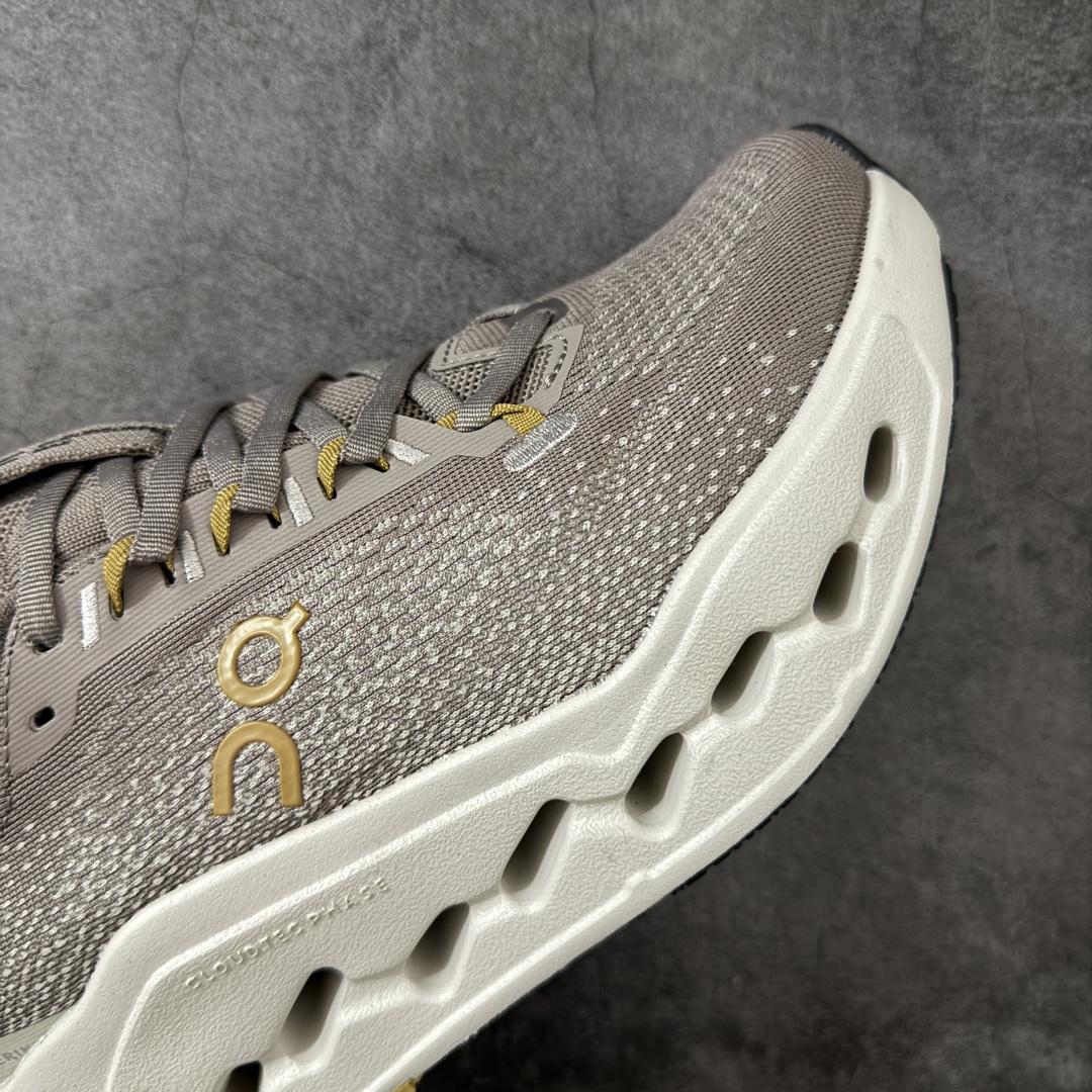 图片[6]-【PZ纯原】昂跑On Cloudsurfer Max CNY 纯原版本 特别推荐 做工版型材质非常到位 原数据开发纸版楦型 采用人体工程超薄透气网织布鞋面材质 搭镂空CloudTec®️科技泡棉缓震(4.5cm厘米)加厚中底 外置耐磨防滑橡胶底片 好看好穿 尺码：​36-46含半码出货 ​-选品中心