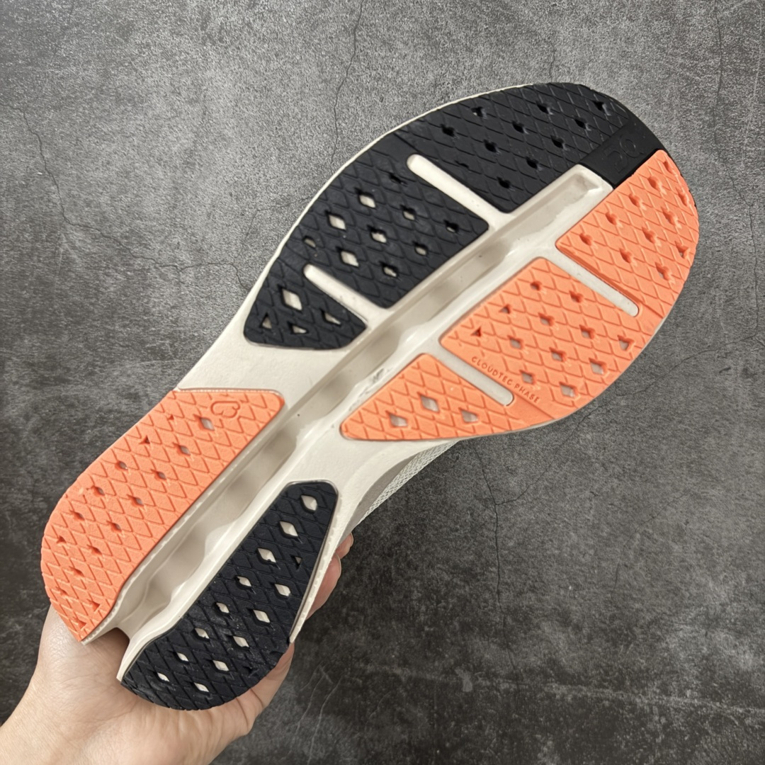 图片[9]-【PZ纯原】昂跑On Cloudsurfer Max CNY 马年限定 纯原版本 特别推荐 做工版型材质非常到位 原数据开发纸版楦型 采用人体工程超薄透气网织布鞋面材质 搭镂空CloudTec®️科技泡棉缓震(4.5cm厘米)加厚中底 外置耐磨防滑橡胶底片 好看好穿 尺码：​36-46含半码出货 ​-选品中心