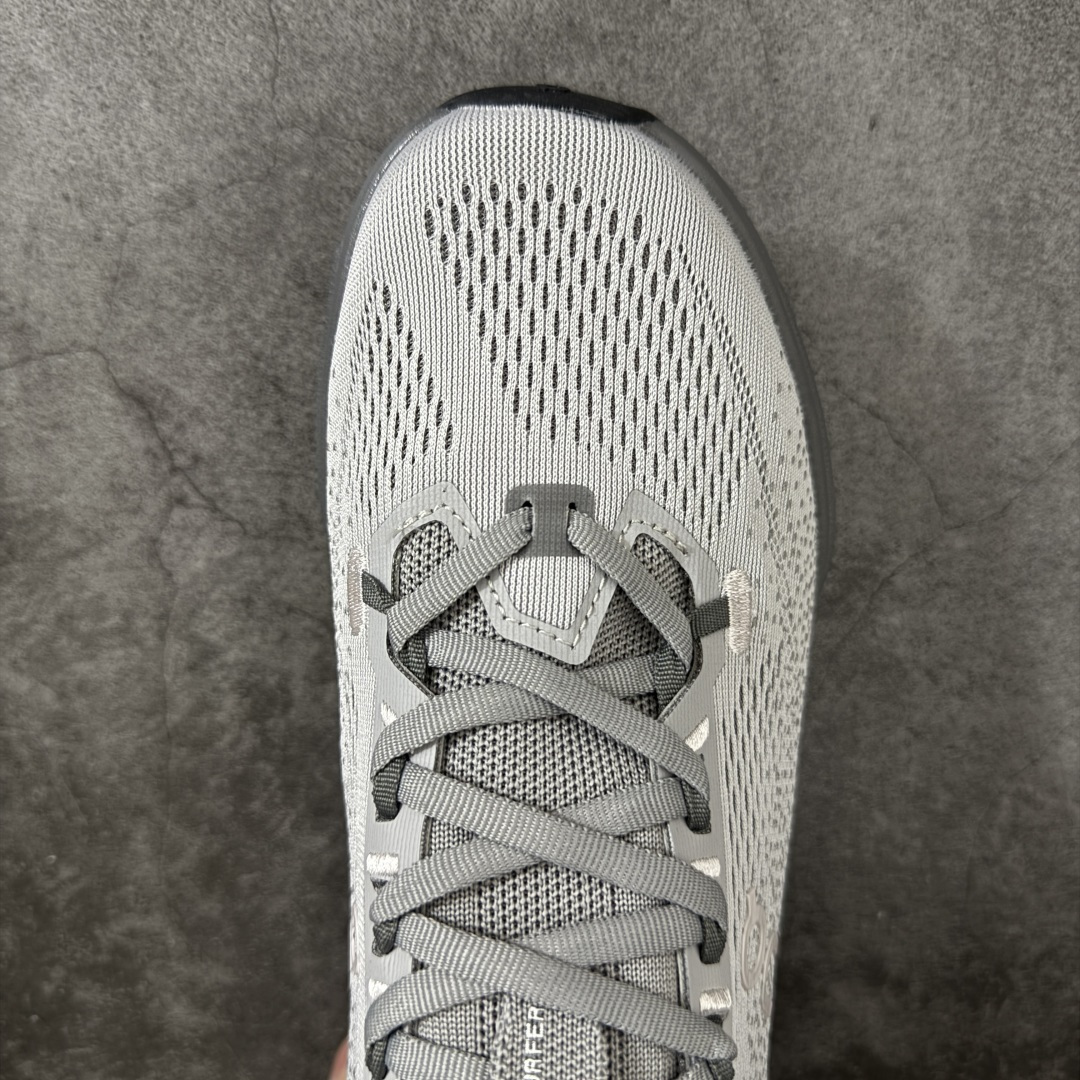 图片[5]-【PZ纯原】昂跑On Cloudsurfer Max CNY 马年限定 纯原版本 特别推荐 做工版型材质非常到位 原数据开发纸版楦型 采用人体工程超薄透气网织布鞋面材质 搭镂空CloudTec®️科技泡棉缓震(4.5cm厘米)加厚中底 外置耐磨防滑橡胶底片 好看好穿 尺码：​36-46含半码出货 ​-选品中心