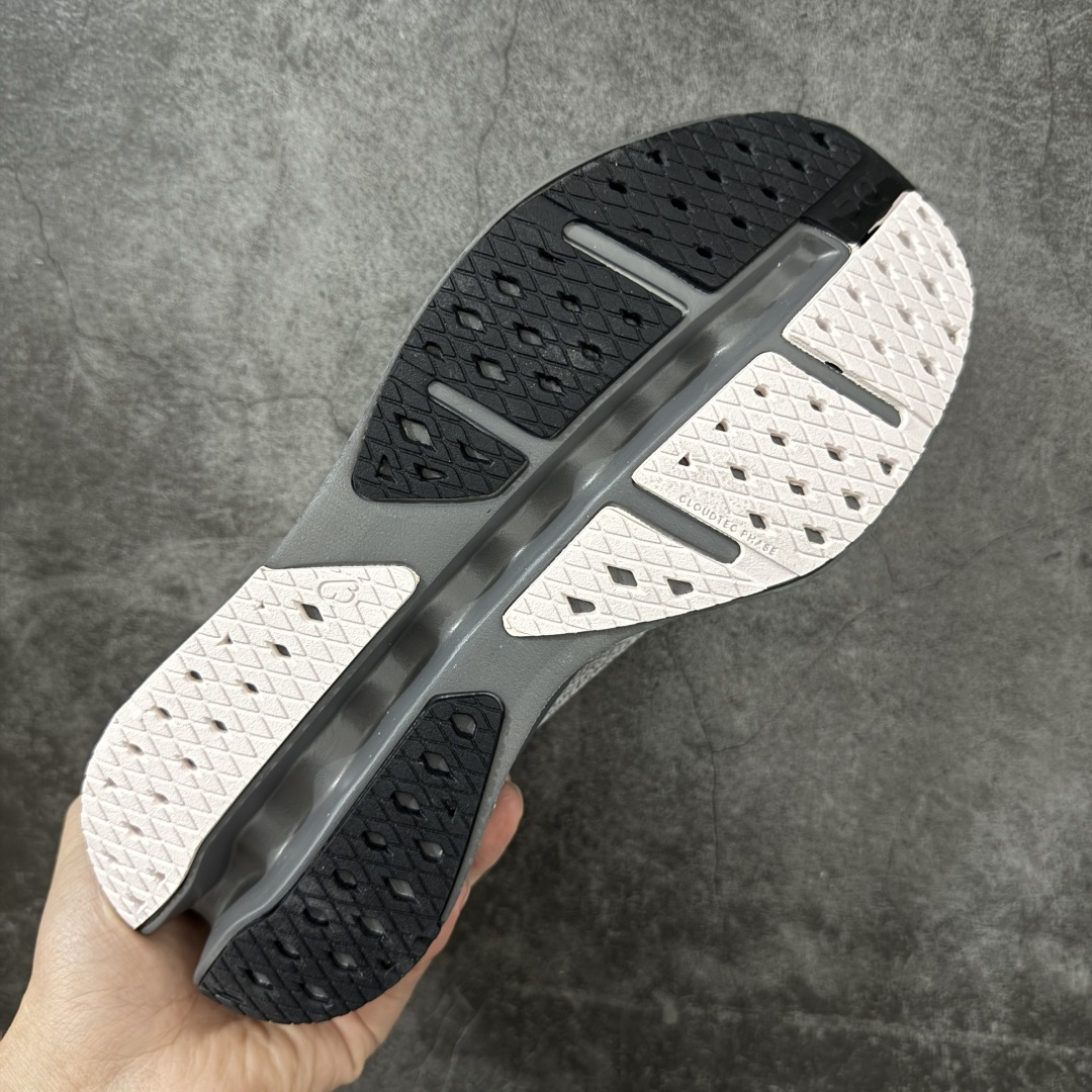 图片[9]-【PZ纯原】昂跑On Cloudsurfer Max CNY 马年限定 纯原版本 特别推荐 做工版型材质非常到位 原数据开发纸版楦型 采用人体工程超薄透气网织布鞋面材质 搭镂空CloudTec®️科技泡棉缓震(4.5cm厘米)加厚中底 外置耐磨防滑橡胶底片 好看好穿 尺码：​36-46含半码出货 ​-选品中心