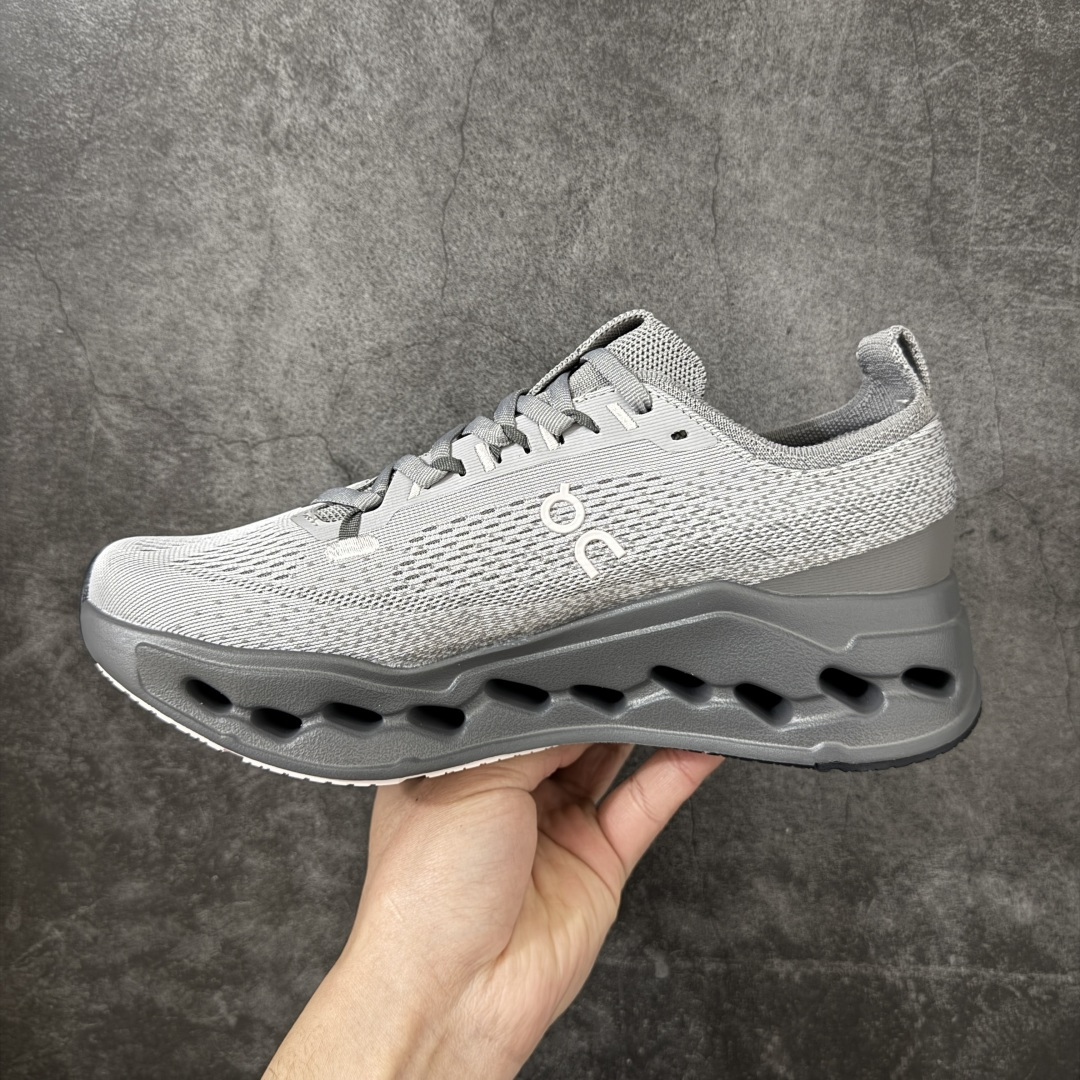 图片[2]-【PZ纯原】昂跑On Cloudsurfer Max CNY 马年限定 纯原版本 特别推荐 做工版型材质非常到位 原数据开发纸版楦型 采用人体工程超薄透气网织布鞋面材质 搭镂空CloudTec®️科技泡棉缓震(4.5cm厘米)加厚中底 外置耐磨防滑橡胶底片 好看好穿 尺码：​36-46含半码出货 ​-选品中心