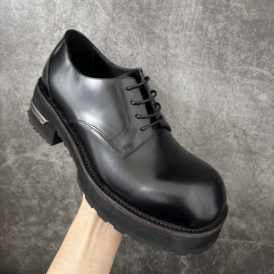 图片[3]-【莞产G版】法国高端奢侈品牌-巴黎世家BALENCIAGA真皮后跟德比休闲皮鞋 油亮牛皮马丁靴 广东原产 全套代购包装及配件 采用进口牛皮革鞋面材质 内嵌小牛真皮贴附加厚PU缓震乳胶鞋垫 原比值开发胎纹面粗齿橡胶大底❗️ 尺码：39-45(比运动鞋偏大一码!!)-选品中心