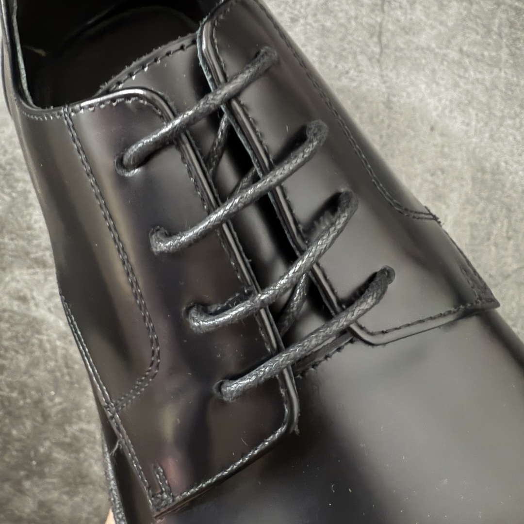 图片[5]-【莞产G版】法国高端奢侈品牌-巴黎世家BALENCIAGA真皮后跟德比休闲皮鞋 油亮牛皮马丁靴 广东原产 全套代购包装及配件 采用进口牛皮革鞋面材质 内嵌小牛真皮贴附加厚PU缓震乳胶鞋垫 原比值开发胎纹面粗齿橡胶大底❗️ 尺码：39-45(比运动鞋偏大一码!!)-选品中心