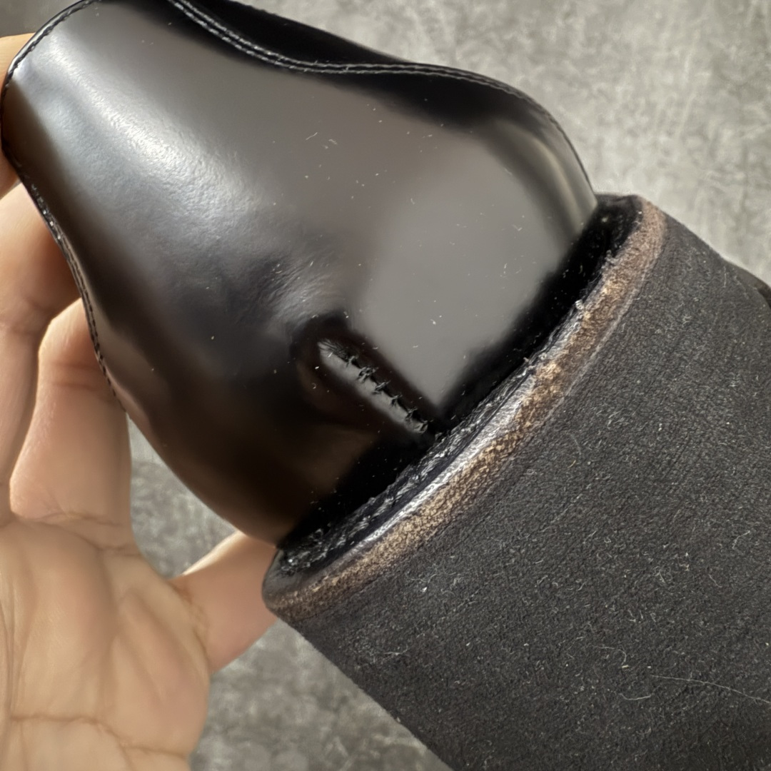 图片[2]-【莞产G版】法国高端奢侈品牌-巴黎世家BALENCIAGA真皮后跟德比休闲皮鞋 油亮牛皮马丁靴 广东原产 全套代购包装及配件 采用进口牛皮革鞋面材质 内嵌小牛真皮贴附加厚PU缓震乳胶鞋垫 原比值开发胎纹面粗齿橡胶大底❗️ 尺码：39-45(比运动鞋偏大一码!!)-选品中心