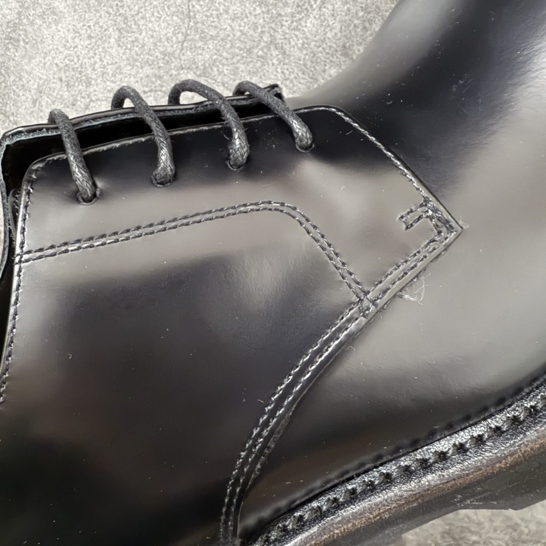 图片[4]-【莞产G版】法国高端奢侈品牌-巴黎世家BALENCIAGA真皮后跟德比休闲皮鞋 油亮牛皮马丁靴 广东原产 全套代购包装及配件 采用进口牛皮革鞋面材质 内嵌小牛真皮贴附加厚PU缓震乳胶鞋垫 原比值开发胎纹面粗齿橡胶大底❗️ 尺码：39-45(比运动鞋偏大一码!!)-选品中心