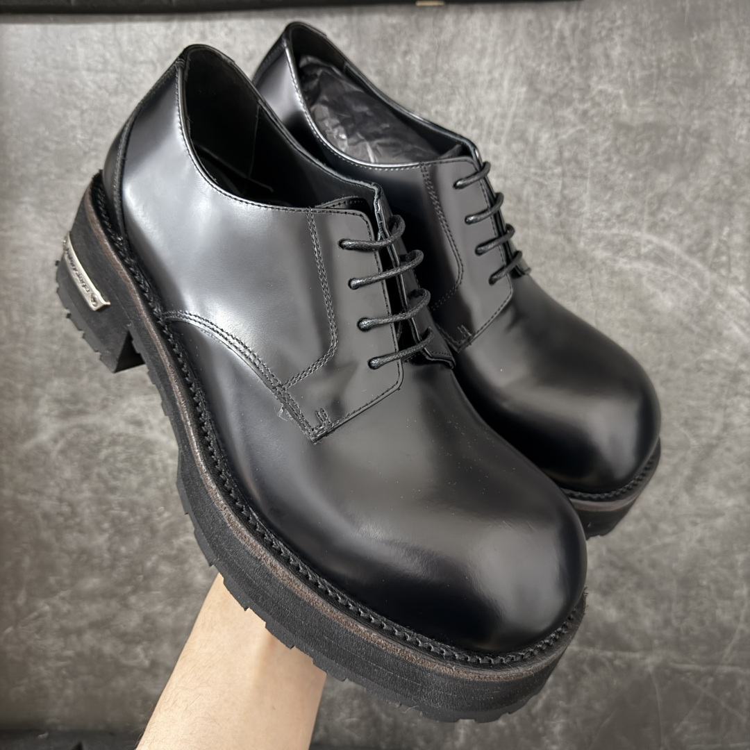 【莞产G版】法国高端奢侈品牌-巴黎世家BALENCIAGA真皮后跟德比休闲皮鞋 油亮牛皮马丁靴 广东原产 全套代购包装及配件 采用进口牛皮革鞋面材质 内嵌小牛真皮贴附加厚PU缓震乳胶鞋垫 原比值开发胎纹面粗齿橡胶大底❗️ 尺码：39-45(比运动鞋偏大一码!!)-选品中心