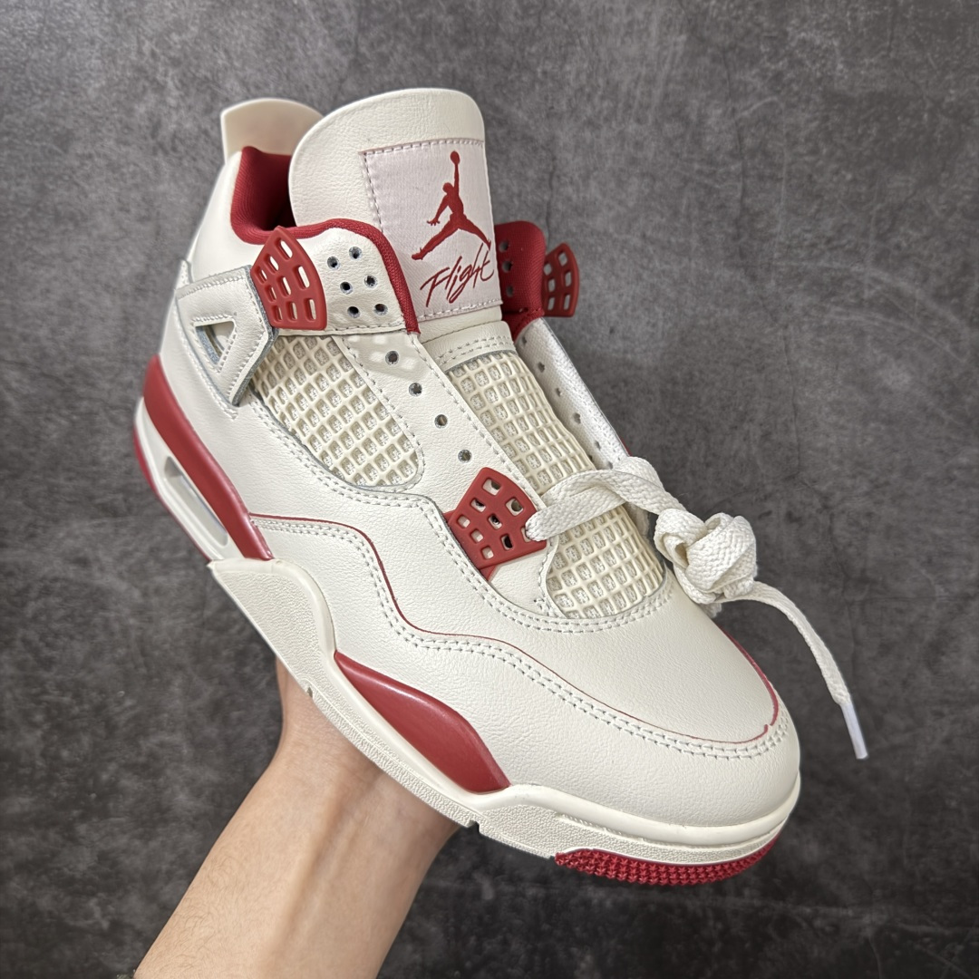 图片[3]-【DT纯原版】Air Jordan 4 Retro \”Valentine\’s Day\” AJ4 乔丹4代红色情人节 货号：HV0823-108 大厂出品 原厂原材料打造 市场天花板级别货品 欢迎对比品鉴‼️ 鞋身整体以米白色皮革为主，搭配米白色的鞋带，让鞋子看起来更有整体感。鞋侧身米白色格网透出米白色内层，鞋舌顶端米白的标签，以红色Jumpman Logoo以及Flight刺绣字样，彰显球鞋身份；鞋带孔部位的TPU装饰采用红色呈现，更具细节感。鞋帮部分和后跟位置的提环使用米白色TPU材质，给鞋身带来更多色彩层次感；最特别的地方还是鞋舌内侧和鞋垫上，加入了口红唇印图案，进一步烘托情人节的甜蜜气氛。后跟及外底Jumpman Loggo均采用红色点缀，中底使用红色妆点，复古米白色橡胶外底的设计，最后以搭载有开窗式Air Sole气垫的中底进行收尾。 货号：HV0823-108 尺码： 40 40.5 41 42 42.5 43 44 44.5 45 46 47.5-选品中心