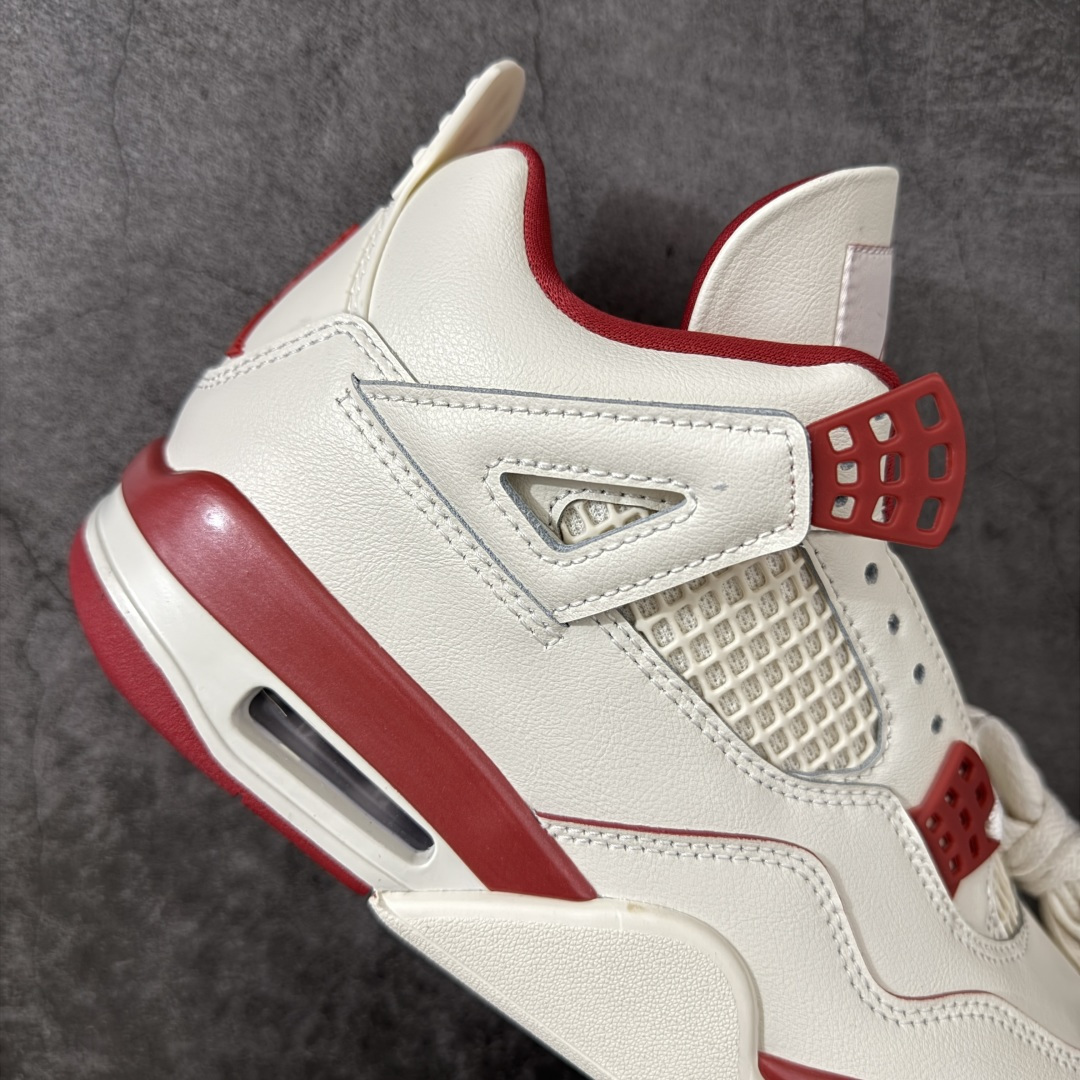 图片[7]-【DT纯原版】Air Jordan 4 Retro \”Valentine\’s Day\” AJ4 乔丹4代红色情人节 货号：HV0823-108 大厂出品 原厂原材料打造 市场天花板级别货品 欢迎对比品鉴‼️ 鞋身整体以米白色皮革为主，搭配米白色的鞋带，让鞋子看起来更有整体感。鞋侧身米白色格网透出米白色内层，鞋舌顶端米白的标签，以红色Jumpman Logoo以及Flight刺绣字样，彰显球鞋身份；鞋带孔部位的TPU装饰采用红色呈现，更具细节感。鞋帮部分和后跟位置的提环使用米白色TPU材质，给鞋身带来更多色彩层次感；最特别的地方还是鞋舌内侧和鞋垫上，加入了口红唇印图案，进一步烘托情人节的甜蜜气氛。后跟及外底Jumpman Loggo均采用红色点缀，中底使用红色妆点，复古米白色橡胶外底的设计，最后以搭载有开窗式Air Sole气垫的中底进行收尾。 货号：HV0823-108 尺码： 40 40.5 41 42 42.5 43 44 44.5 45 46 47.5-选品中心