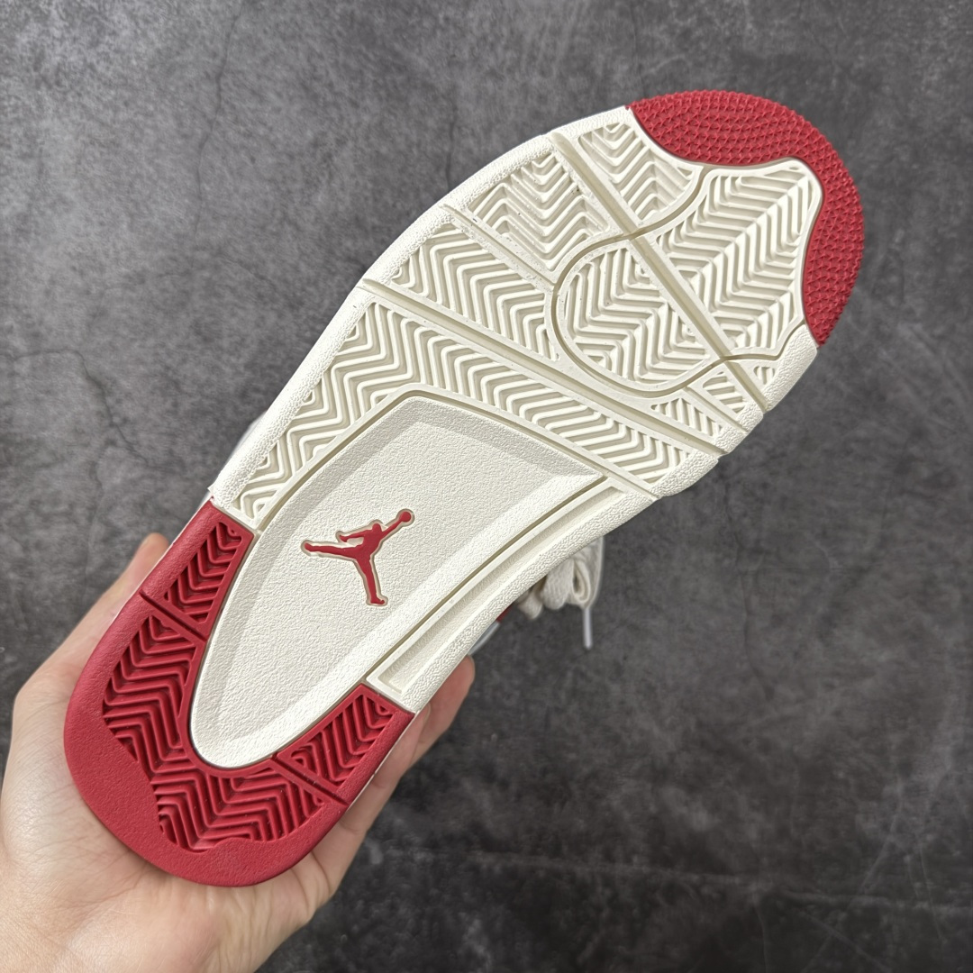 图片[9]-【DT纯原版】Air Jordan 4 Retro \”Valentine\’s Day\” AJ4 乔丹4代红色情人节 货号：HV0823-108 大厂出品 原厂原材料打造 市场天花板级别货品 欢迎对比品鉴‼️ 鞋身整体以米白色皮革为主，搭配米白色的鞋带，让鞋子看起来更有整体感。鞋侧身米白色格网透出米白色内层，鞋舌顶端米白的标签，以红色Jumpman Logoo以及Flight刺绣字样，彰显球鞋身份；鞋带孔部位的TPU装饰采用红色呈现，更具细节感。鞋帮部分和后跟位置的提环使用米白色TPU材质，给鞋身带来更多色彩层次感；最特别的地方还是鞋舌内侧和鞋垫上，加入了口红唇印图案，进一步烘托情人节的甜蜜气氛。后跟及外底Jumpman Loggo均采用红色点缀，中底使用红色妆点，复古米白色橡胶外底的设计，最后以搭载有开窗式Air Sole气垫的中底进行收尾。 货号：HV0823-108 尺码： 40 40.5 41 42 42.5 43 44 44.5 45 46 47.5-选品中心