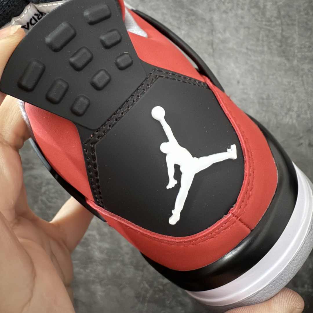 图片[2]-【KZ纯原版】Air Jordan 4 Retro AJ4 2026复刻公牛红黑 FQ8138-600 原汁原味完美呈现四代版型 一比一鞋头弧度高度趴度鞋身弧度 原厂麂皮绒皮料材质 数据细节工艺流程均保持公司一致 细节品控鞋型随意秒杀市面版本 原厂TPU网格鞋带扣 正确内里网布 菱角分明不变形无多余毛边 柔软性质感一致于原鞋 原厂织唛标 原厂飞人电绣工艺 独家绑鞋带手法 印刷中底布 四线拉帮 米色美纹纸贴合固定 进口港宝加持 后跟自然饱满 全鞋荧光划线卡点 追求极致完美 每一双都是工艺品 多重QC质检 超越公司货的品控标准 实实在在的免检产品 尺码：36-48.5-选品中心