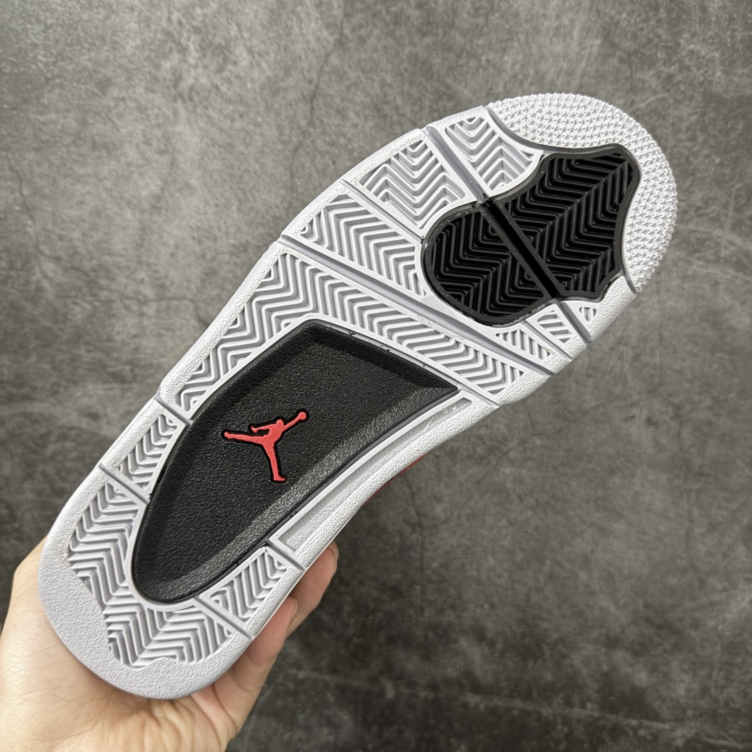 图片[9]-【KZ纯原版】Air Jordan 4 Retro AJ4 2026复刻公牛红黑 FQ8138-600 原汁原味完美呈现四代版型 一比一鞋头弧度高度趴度鞋身弧度 原厂麂皮绒皮料材质 数据细节工艺流程均保持公司一致 细节品控鞋型随意秒杀市面版本 原厂TPU网格鞋带扣 正确内里网布 菱角分明不变形无多余毛边 柔软性质感一致于原鞋 原厂织唛标 原厂飞人电绣工艺 独家绑鞋带手法 印刷中底布 四线拉帮 米色美纹纸贴合固定 进口港宝加持 后跟自然饱满 全鞋荧光划线卡点 追求极致完美 每一双都是工艺品 多重QC质检 超越公司货的品控标准 实实在在的免检产品 尺码：36-48.5-选品中心