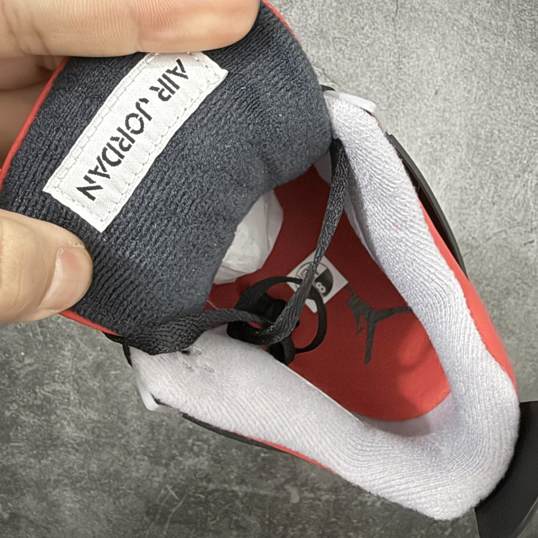 图片[7]-【KZ纯原版】Air Jordan 4 Retro AJ4 2026复刻公牛红黑 FQ8138-600 原汁原味完美呈现四代版型 一比一鞋头弧度高度趴度鞋身弧度 原厂麂皮绒皮料材质 数据细节工艺流程均保持公司一致 细节品控鞋型随意秒杀市面版本 原厂TPU网格鞋带扣 正确内里网布 菱角分明不变形无多余毛边 柔软性质感一致于原鞋 原厂织唛标 原厂飞人电绣工艺 独家绑鞋带手法 印刷中底布 四线拉帮 米色美纹纸贴合固定 进口港宝加持 后跟自然饱满 全鞋荧光划线卡点 追求极致完美 每一双都是工艺品 多重QC质检 超越公司货的品控标准 实实在在的免检产品 尺码：36-48.5-选品中心
