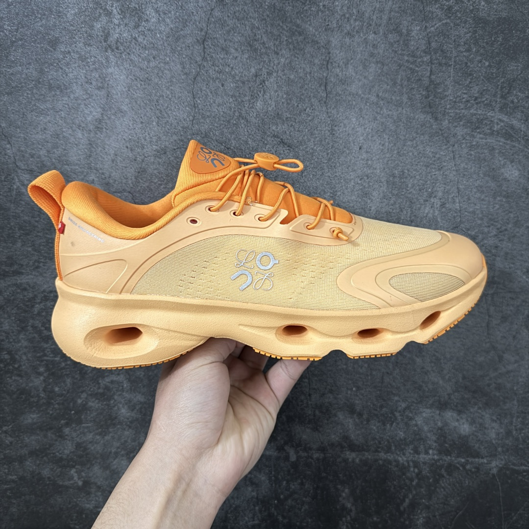 【莞产顶级】LOEWE罗意威 x ON昂跑 联名款 Cloudsolo系列 •原鞋一致橡胶底 原版高弹MD 加爆米花料 •正确后跟小蛮腰 •Logo立体有光泽度 •正确鞋头饱满立体 •鞋舌TPU立体高频 •正确鞋面网布多层厚实材料 •后跟织带高频立体 织带上浆加硬 •正确鞋带头滴胶柔软 •正确鞋垫前薄后厚有弹性（欧奈斯材料，非普通海玻璃） 尺码：36 36.5 37 37.5 38 38.5 39 40 40.5 41 42 42.5 43 44 44.5 45 46（真半码）-选品中心