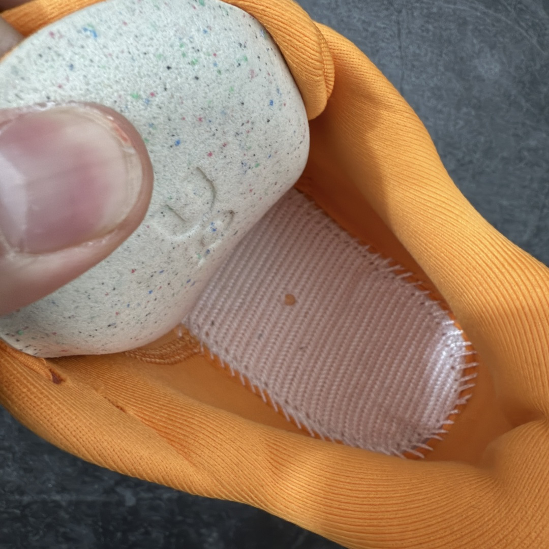 图片[10]-【莞产顶级】LOEWE罗意威 x ON昂跑 联名款 Cloudsolo系列 •原鞋一致橡胶底 原版高弹MD 加爆米花料 •正确后跟小蛮腰 •Logo立体有光泽度 •正确鞋头饱满立体 •鞋舌TPU立体高频 •正确鞋面网布多层厚实材料 •后跟织带高频立体 织带上浆加硬 •正确鞋带头滴胶柔软 •正确鞋垫前薄后厚有弹性（欧奈斯材料，非普通海玻璃） 尺码：36 36.5 37 37.5 38 38.5 39 40 40.5 41 42 42.5 43 44 44.5 45 46（真半码）-选品中心