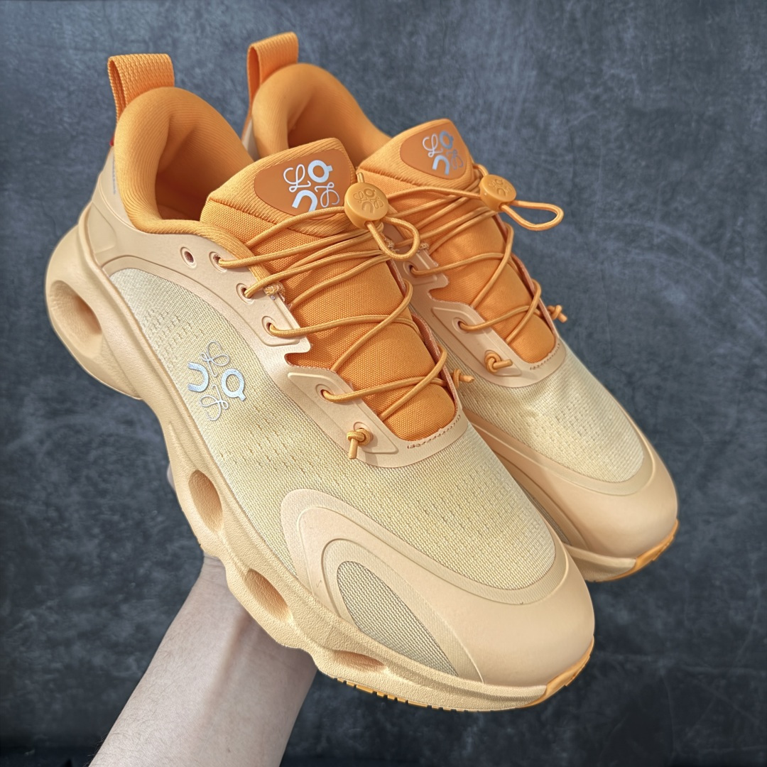 【莞产顶级】LOEWE罗意威 x ON昂跑 联名款 Cloudsolo系列 •原鞋一致橡胶底 原版高弹MD 加爆米花料 •正确后跟小蛮腰 •Logo立体有光泽度 •正确鞋头饱满立体 •鞋舌TPU立体高频 •正确鞋面网布多层厚实材料 •后跟织带高频立体 织带上浆加硬 •正确鞋带头滴胶柔软 •正确鞋垫前薄后厚有弹性（欧奈斯材料，非普通海玻璃） 尺码：36 36.5 37 37.5 38 38.5 39 40 40.5 41 42 42.5 43 44 44.5 45 46（真半码）-选品中心