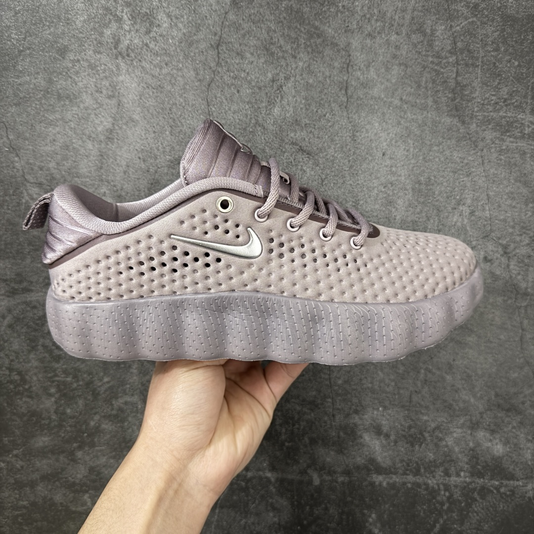 【公司级】NK Mind 002 黑科技足底按摩舒适贴合训练鞋 HQ4310-200 该系列首作 Mind 001 从神经科学中汲取灵感，打造出一款不仅外观独特，更能为穿着者带来别样感知体验的球鞋，此次新作将继续延续此核心方向。历时十年打磨的 Mind 系列，承载着 Nike 对未来鞋款的愿景呈现。系列中的每双鞋，外底均由 22 个独立泡沫结节构成，旨在模拟赤足般的体验。这些结节通过与足底感官感受器的相互作用，从而促进人体的自然步态。 尺码：36 36.5 37.5 38 38.5 39 40 40.5 41 42 42.5 43 44 44.5 45-选品中心