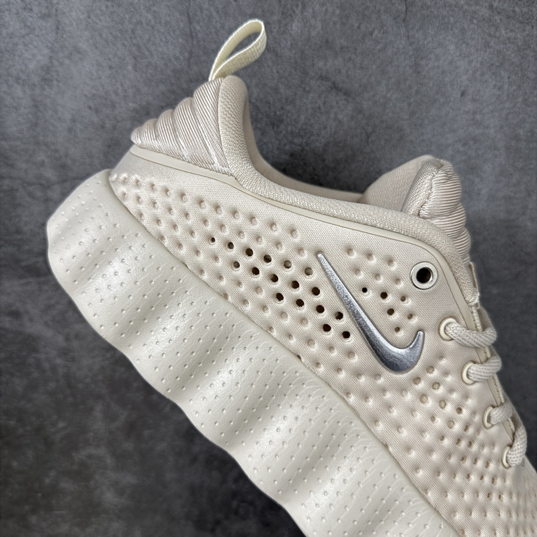 图片[7]-【公司级】NK Mind 002 黑科技足底按摩舒适贴合训练鞋 HQ4308-200 该系列首作 Mind 001 从神经科学中汲取灵感，打造出一款不仅外观独特，更能为穿着者带来别样感知体验的球鞋，此次新作将继续延续此核心方向。历时十年打磨的 Mind 系列，承载着 Nike 对未来鞋款的愿景呈现。系列中的每双鞋，外底均由 22 个独立泡沫结节构成，旨在模拟赤足般的体验。这些结节通过与足底感官感受器的相互作用，从而促进人体的自然步态。 尺码：36 36.5 37.5 38 38.5 39 40 40.5 41 42 42.5 43 44 44.5 45-选品中心