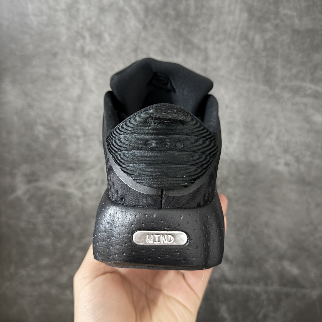 图片[4]-【公司级】NK Mind 002 黑科技足底按摩舒适贴合训练鞋 HQ4308-001 该系列首作 Mind 001 从神经科学中汲取灵感，打造出一款不仅外观独特，更能为穿着者带来别样感知体验的球鞋，此次新作将继续延续此核心方向。历时十年打磨的 Mind 系列，承载着 Nike 对未来鞋款的愿景呈现。系列中的每双鞋，外底均由 22 个独立泡沫结节构成，旨在模拟赤足般的体验。这些结节通过与足底感官感受器的相互作用，从而促进人体的自然步态。 尺码：36 36.5 37.5 38 38.5 39 40 40.5 41 42 42.5 43 44 44.5 45-选品中心