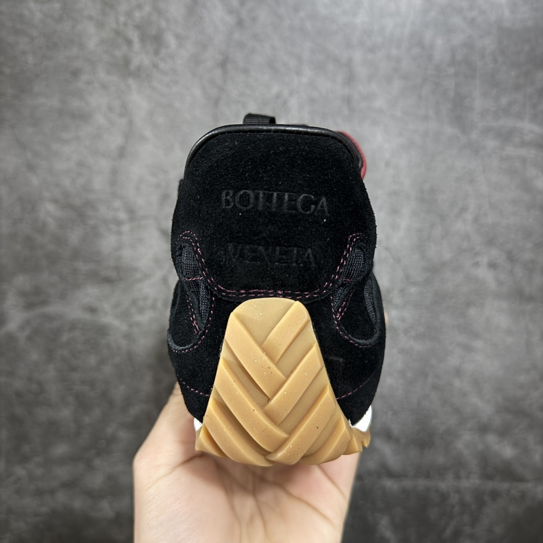 图片[4]-【莞产纯原】Bottega Veneta BV 2026ss最新IVULCAN系列休闲运动鞋德训鞋 顶级版本🔝原版购入开发做货👍🏻 BV summer创意总监Matthieu Blazy秀场同款，帆布与反绒牛皮的拼接鞋面＋BV规则小圆头设计，真的不要太有设计感，简约设计，四季都能穿！脚感贼舒服💘 面料：原版进口高密度帆布+高丝光牛反绒 内里：进口羊皮 大底：原版开模大底 尺码：35/40（40定做不退不换）-选品中心