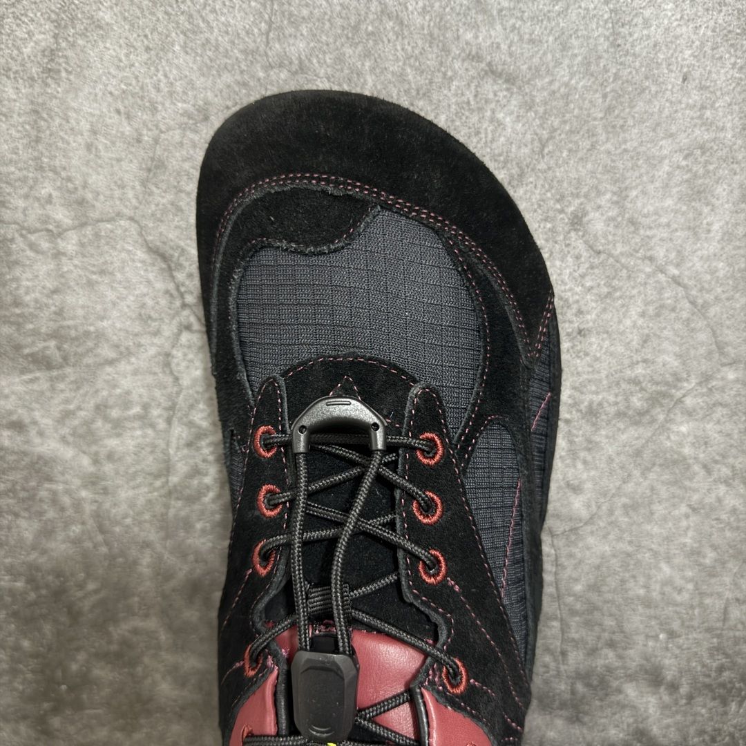 图片[5]-【莞产纯原】Bottega Veneta BV 2026ss最新IVULCAN系列休闲运动鞋德训鞋 顶级版本🔝原版购入开发做货👍🏻 BV summer创意总监Matthieu Blazy秀场同款，帆布与反绒牛皮的拼接鞋面＋BV规则小圆头设计，真的不要太有设计感，简约设计，四季都能穿！脚感贼舒服💘 面料：原版进口高密度帆布+高丝光牛反绒 内里：进口羊皮 大底：原版开模大底 尺码：35/40（40定做不退不换）-选品中心