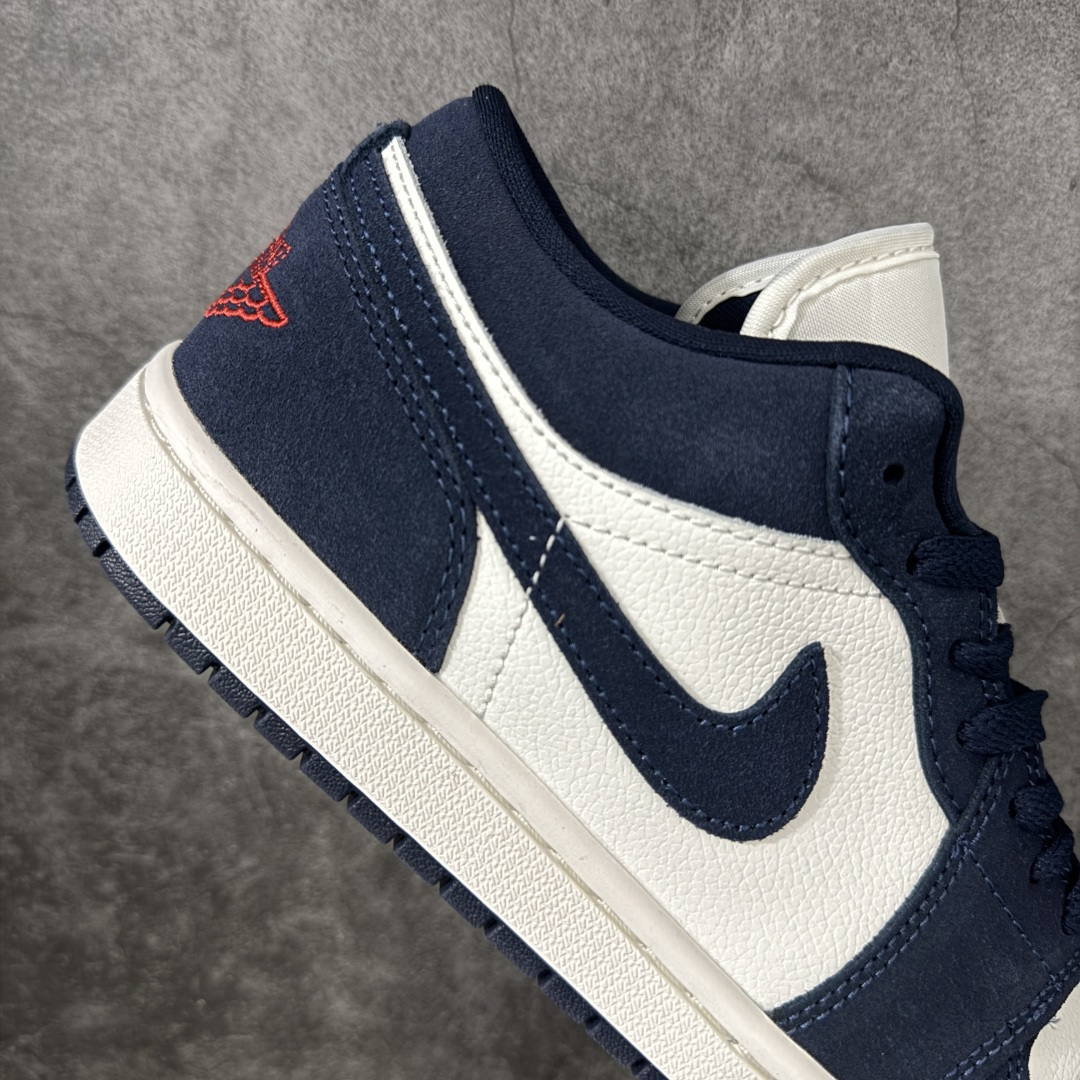 图片[7]-【DT纯原】Air Jordan 1 AJ1 乔一 低帮复古篮球鞋 男女同款 蓝白色 IO7448-400  市面中低帮最具代表性版本没有之一 口碑大厂出品 品控大底版型不断改良更新 全套原纸板楦头开发 确保原汁原味 完美呈现版型 完美零毛边处理 原厂内置全掌气垫 价格定位良心 平台专用代工流水线出品 一眼公司既视感 拿到手的一瞬间就与众不同 碾压市面所有版本 全部原鞋开发 每一个配色都会采购原鞋确认细节 打破市面看图做货无好货之说 尺码：35.5-46-选品中心