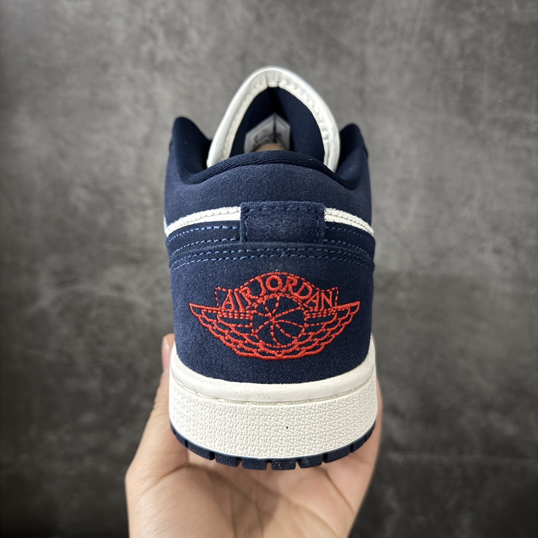 图片[4]-【DT纯原】Air Jordan 1 AJ1 乔一 低帮复古篮球鞋 男女同款 蓝白色 IO7448-400  市面中低帮最具代表性版本没有之一 口碑大厂出品 品控大底版型不断改良更新 全套原纸板楦头开发 确保原汁原味 完美呈现版型 完美零毛边处理 原厂内置全掌气垫 价格定位良心 平台专用代工流水线出品 一眼公司既视感 拿到手的一瞬间就与众不同 碾压市面所有版本 全部原鞋开发 每一个配色都会采购原鞋确认细节 打破市面看图做货无好货之说 尺码：35.5-46-选品中心