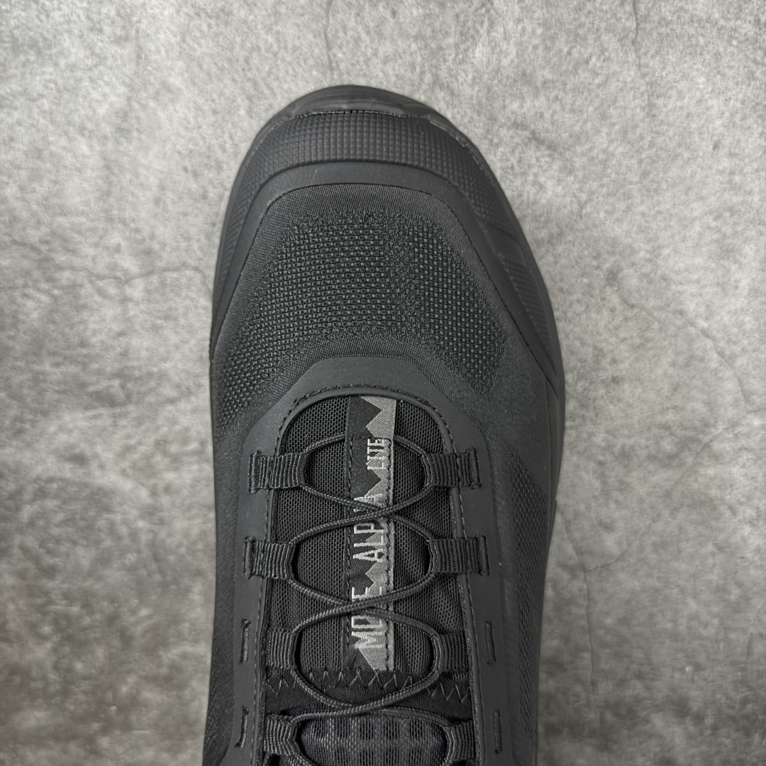 图片[5]-【纯原版】可隆KOLON SPORT Move Alpha 舒适柔软 防水支撑轻便回弹 低帮 徒步鞋 黑色 脚感软到像踩云朵☁️—鞋面柔软贴合脚型，走石子路也不硌脚；防滑V黄金大底纹路深似锯齿，泥地、陡坡都稳稳拿捏，下雨天也不怕打滑。黑色耐脏又百搭，日常穿去上班是低调质感，进山徒步是可靠装备，从城市到山野，一双鞋承包所有 “出走计划” 尺码：39-45-选品中心