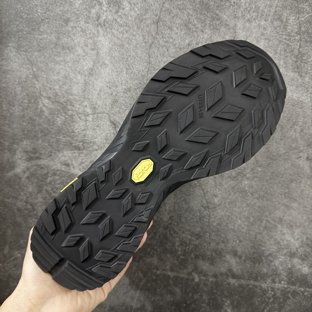 图片[9]-【纯原版】可隆KOLON SPORT Move Alpha 舒适柔软 防水支撑轻便回弹 低帮 徒步鞋 黑绿色 脚感软到像踩云朵☁️—鞋面柔软贴合脚型，走石子路也不硌脚；防滑V黄金大底纹路深似锯齿，泥地、陡坡都稳稳拿捏，下雨天也不怕打滑。黑色耐脏又百搭，日常穿去上班是低调质感，进山徒步是可靠装备，从城市到山野，一双鞋承包所有 “出走计划” 尺码：39-45-选品中心