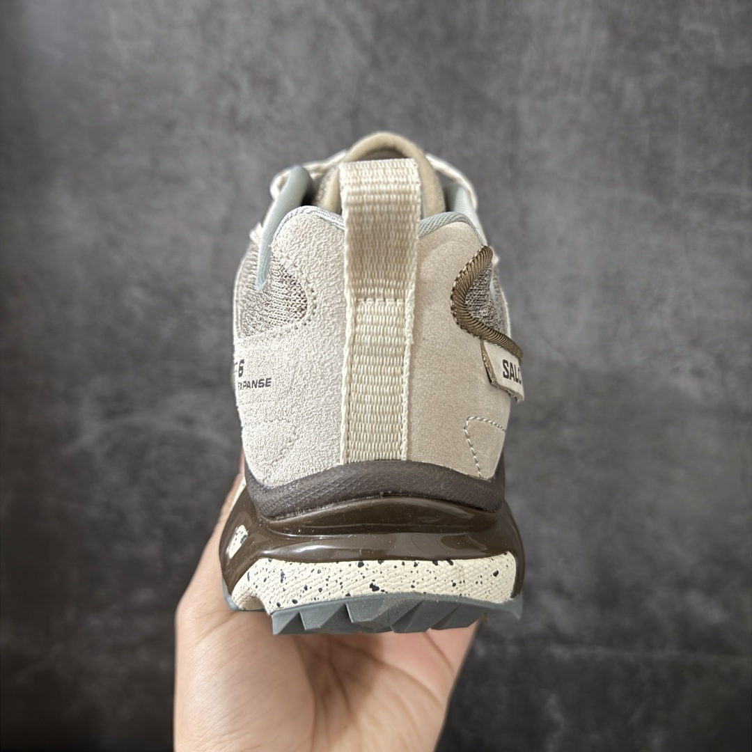 图片[4]-【纯原版】 Salomon XT-6 萨洛蒙复古潮流户外机能登山跑鞋 477947 纯原外贸平台特供订单 耗时半年巨作 全套原纸板楦头开发 原厂特供网布配套加持 确保原汁原味 完美呈现版型 原档数据独家私模五层组合大底 原装Ortholite轻量化鞋垫 中底布带钢印编号 原厂TPU锁扣 进口港宝加持 后跟自然饱满 还原公司包裹性 鞋面以“锯齿”状的包裹系统呈现 在基色底之下加入了各种色点缀 将公司的最新技术和时尚前卫的造型融入耐用的长跑款式中 鞋面由 TPU 薄膜制成 并焊接在高耐磨网眼上 使其既时尚又坚固 由 ACS底盘支撑 可增强稳定性和支撑力 以及由橡胶凸耳 Contragrip外底覆盖的 EVA 缓冲中底 旨在应对崎岖的地形 鞋舌上的彩色Salomon 标签、Quicklace 系统以及鞋头、鞋舌和鞋跟上的附加品牌使细节更加完美 让穿着者可以轻松驾驭户外与通勤下的任何运动生活场景 无缝鞋身户外随意纵横 颜值与脚感兼备 出街通勤 绝对非常吸睛 你值得拥有 尺码：36 36.5 37.5 38 38.5 39 40 40.5 41 42 42.5 43 44 44.5 45-选品中心