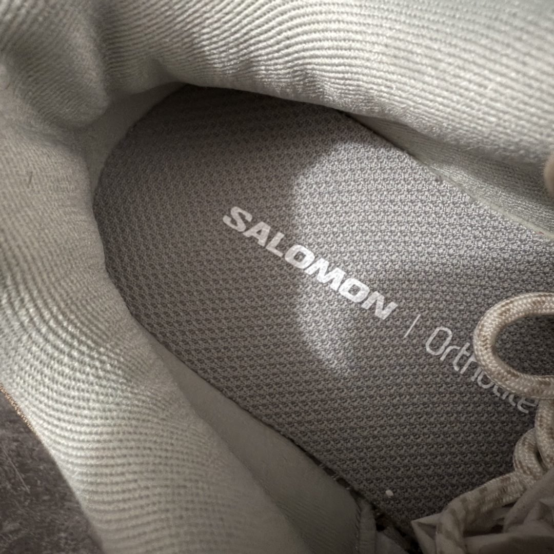 图片[8]-【纯原版】 Salomon XT-6 萨洛蒙复古潮流户外机能登山跑鞋 477947 纯原外贸平台特供订单 耗时半年巨作 全套原纸板楦头开发 原厂特供网布配套加持 确保原汁原味 完美呈现版型 原档数据独家私模五层组合大底 原装Ortholite轻量化鞋垫 中底布带钢印编号 原厂TPU锁扣 进口港宝加持 后跟自然饱满 还原公司包裹性 鞋面以“锯齿”状的包裹系统呈现 在基色底之下加入了各种色点缀 将公司的最新技术和时尚前卫的造型融入耐用的长跑款式中 鞋面由 TPU 薄膜制成 并焊接在高耐磨网眼上 使其既时尚又坚固 由 ACS底盘支撑 可增强稳定性和支撑力 以及由橡胶凸耳 Contragrip外底覆盖的 EVA 缓冲中底 旨在应对崎岖的地形 鞋舌上的彩色Salomon 标签、Quicklace 系统以及鞋头、鞋舌和鞋跟上的附加品牌使细节更加完美 让穿着者可以轻松驾驭户外与通勤下的任何运动生活场景 无缝鞋身户外随意纵横 颜值与脚感兼备 出街通勤 绝对非常吸睛 你值得拥有 尺码：36 36.5 37.5 38 38.5 39 40 40.5 41 42 42.5 43 44 44.5 45-选品中心