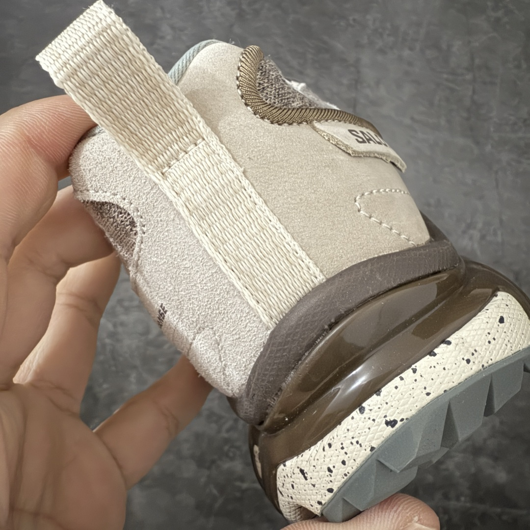 图片[2]-【纯原版】 Salomon XT-6 萨洛蒙复古潮流户外机能登山跑鞋 477947 纯原外贸平台特供订单 耗时半年巨作 全套原纸板楦头开发 原厂特供网布配套加持 确保原汁原味 完美呈现版型 原档数据独家私模五层组合大底 原装Ortholite轻量化鞋垫 中底布带钢印编号 原厂TPU锁扣 进口港宝加持 后跟自然饱满 还原公司包裹性 鞋面以“锯齿”状的包裹系统呈现 在基色底之下加入了各种色点缀 将公司的最新技术和时尚前卫的造型融入耐用的长跑款式中 鞋面由 TPU 薄膜制成 并焊接在高耐磨网眼上 使其既时尚又坚固 由 ACS底盘支撑 可增强稳定性和支撑力 以及由橡胶凸耳 Contragrip外底覆盖的 EVA 缓冲中底 旨在应对崎岖的地形 鞋舌上的彩色Salomon 标签、Quicklace 系统以及鞋头、鞋舌和鞋跟上的附加品牌使细节更加完美 让穿着者可以轻松驾驭户外与通勤下的任何运动生活场景 无缝鞋身户外随意纵横 颜值与脚感兼备 出街通勤 绝对非常吸睛 你值得拥有 尺码：36 36.5 37.5 38 38.5 39 40 40.5 41 42 42.5 43 44 44.5 45-选品中心