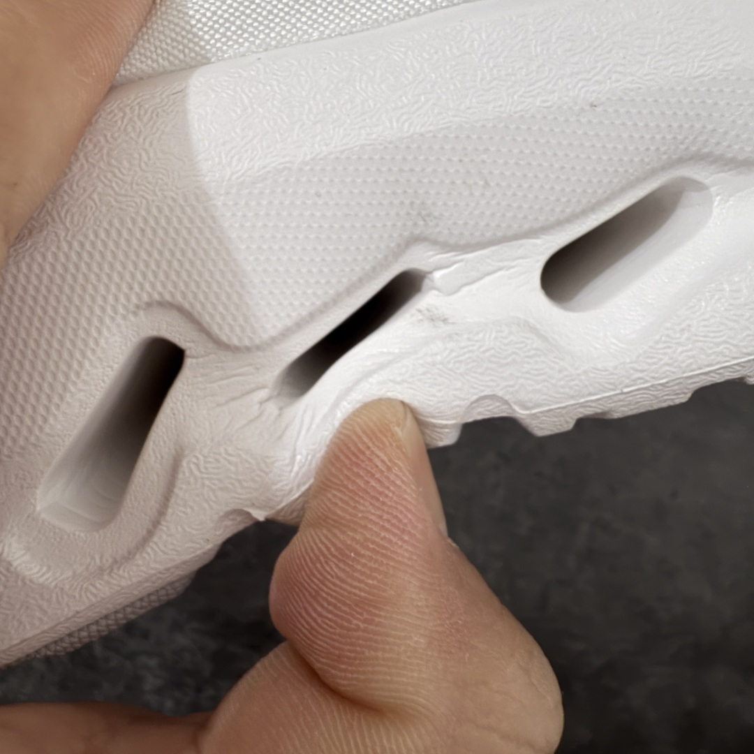 图片[9]-【OG纯原】ON昂跑系列 CLOUDTILT Moon 系列 户外街头机能风跑步鞋 大厂出品 原版有1比1打造 配件齐全 外贸专供 尺码最大做到47码 市面最高还原度版本 打造最强品质 没有之一 鞋面采用一体成型布料 有弹性非常透气 鞋底是镂空设计 运用了CLOUDTILT专利技术 弹力十足 毫无负重感 适合日常长距离行走或者休闲旅游 跑步 尺码 36 36.5 37.5 38 38.5 39 40 40.5 41 42 42.5 43 44 44.5 45 46 47-选品中心