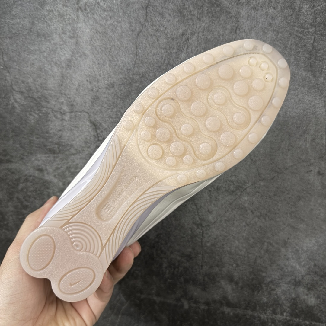 图片[9]-【外贸版】Nike SHOX Z 后掌气柱先锋机能风跑鞋 IQ3364-627 Nike Shox Z搭载了Nike标志性的Shox缓震科技 后跟的气柱能有效吸收冲击能量提供良好的缓震效果 采用轻盈透气的材质制作鞋面能确保脚部保持干爽舒适 贴合脚部曲线 带来舒适的包裹感 “猫跟”设计不仅提升了时尚感 还增强了穿着时的稳定性 使脚部在行走或运动过程中能保持平衡 尺码： 36 36.5 37.5 38 38.5 39 40 40.5 41-选品中心