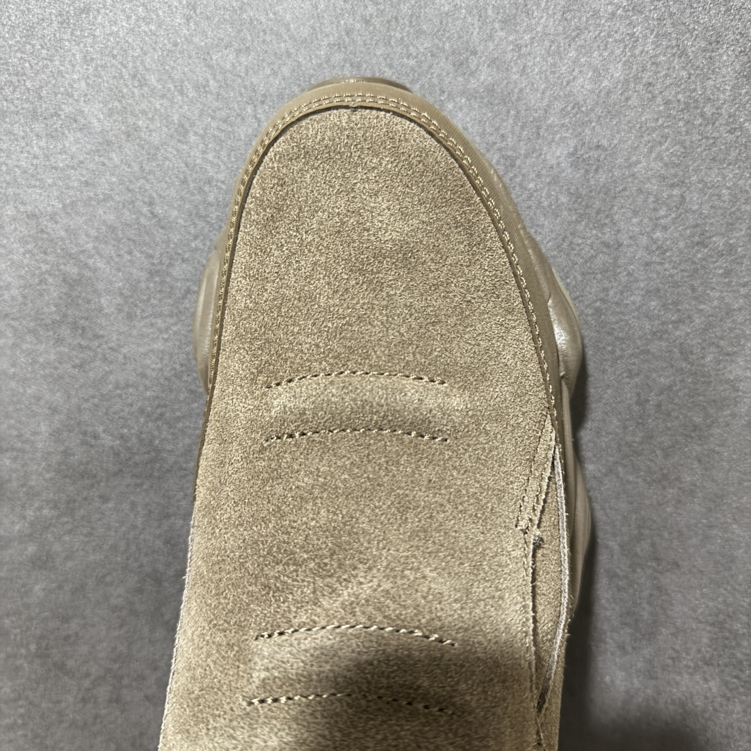 图片[5]-【福利特价】New Balance 8040 融合设计款 减震防滑耐磨透气休闲跑运动鞋 New Balance 8040虽然这款运动鞋的上半部分是全新的 但下半部分则直接沿用了2022年的9060型号 中底采用厚重设计 融合了Abzorb 技术 增加了弹性 它还配有SBS 缓冲垫和抓地力强的橡胶外底 货号：U8040UOA 尺码：39.5 40 40.5 41.5 42 42.5 43 44 44.5 45 46 47-选品中心