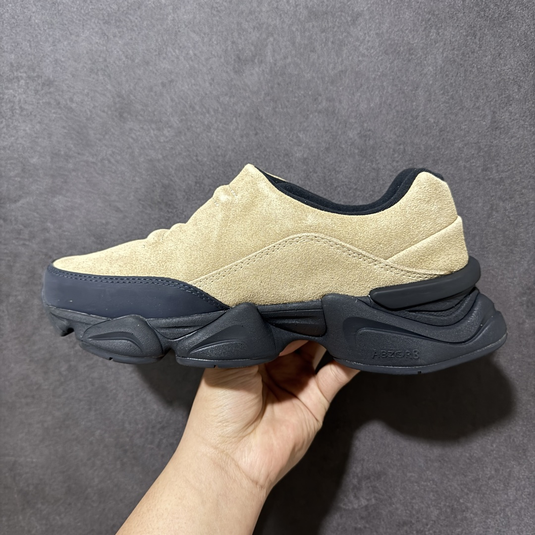 图片[2]-【福利特价】New Balance 8040 融合设计款 减震防滑耐磨透气休闲跑运动鞋 New Balance 8040虽然这款运动鞋的上半部分是全新的 但下半部分则直接沿用了2022年的9060型号 中底采用厚重设计 融合了Abzorb 技术 增加了弹性 它还配有SBS 缓冲垫和抓地力强的橡胶外底 货号：U8040UOG 尺码：39.5 40 40.5 41.5 42 42.5 43 44 44.5 45 46 47-选品中心